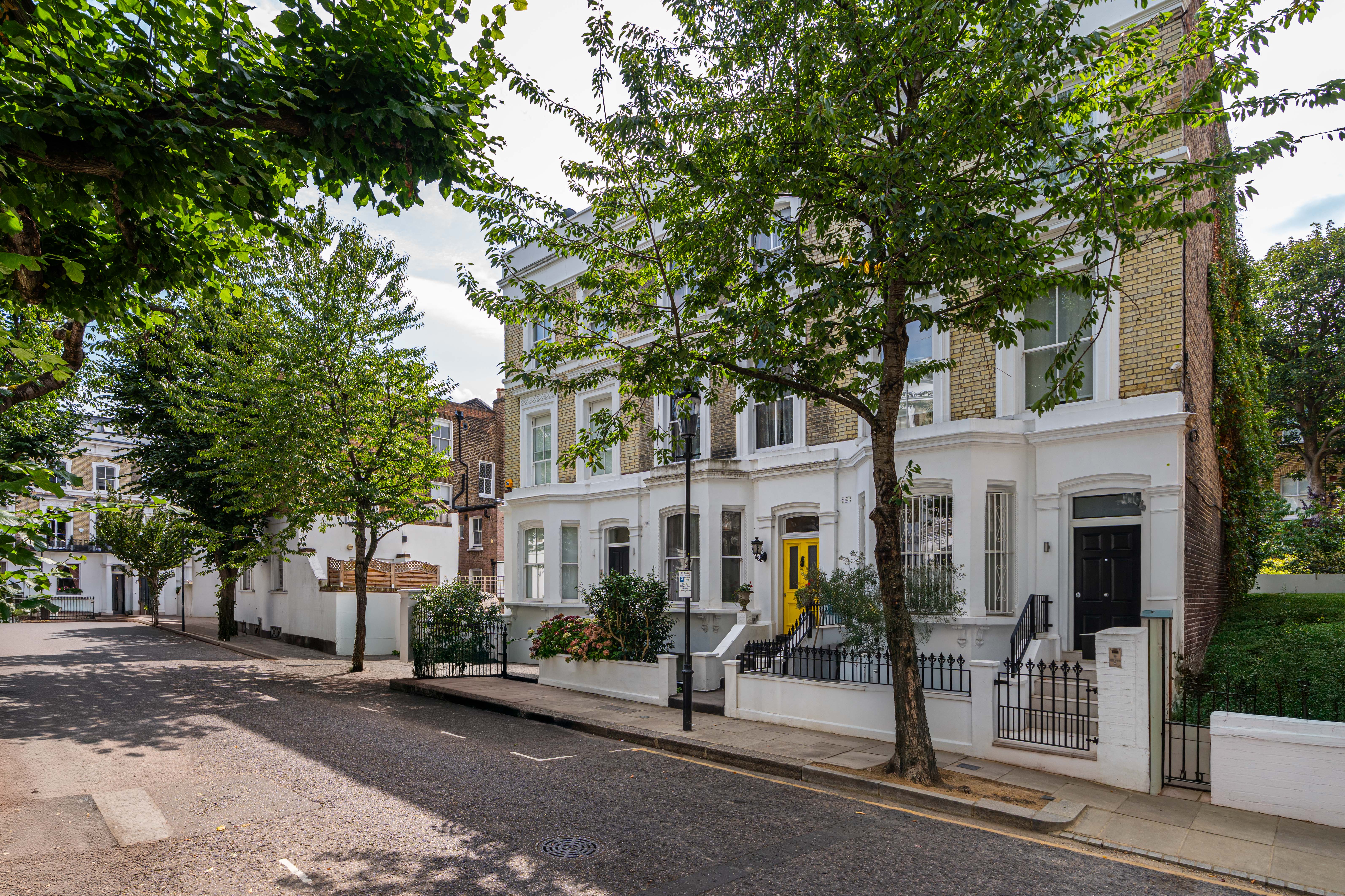 End-of-Terrace Five-Bedroom House with South-West Facing Garden in Chelsea