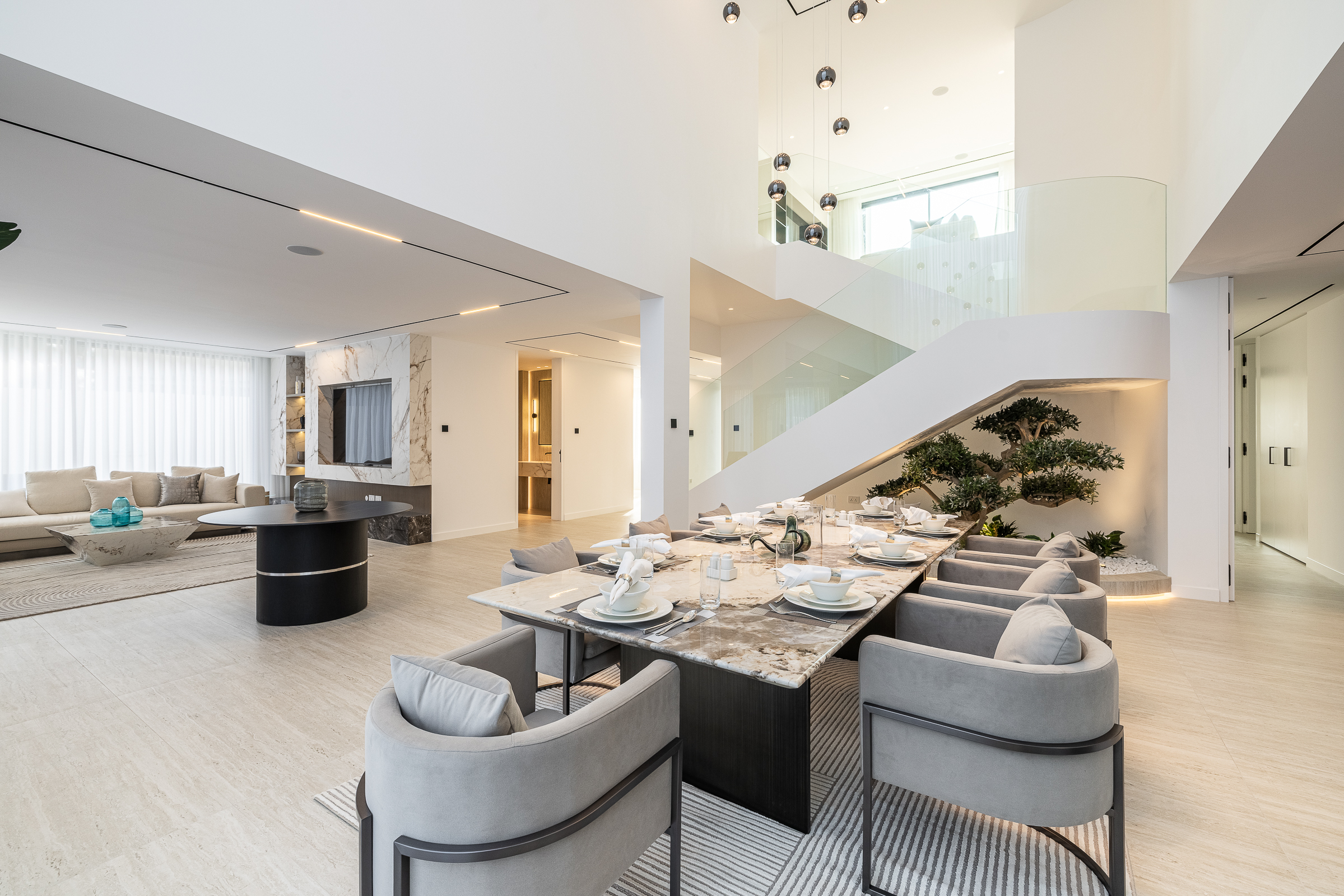 Bespoke Villa with Vast Garden in Jumeirah Islands