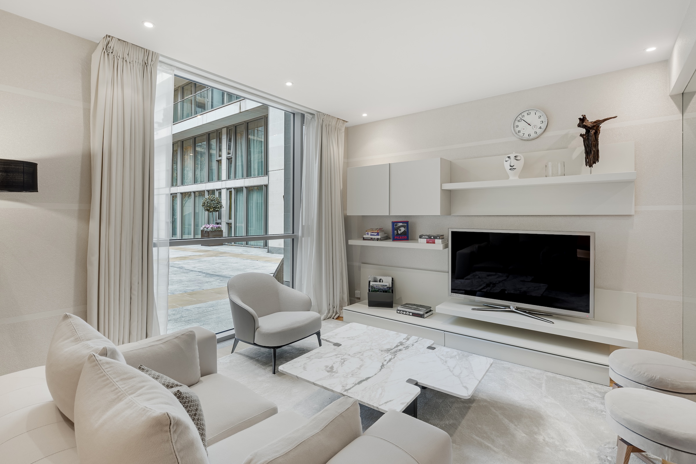 Two-bedroom pied de terre in Knightsbridge
