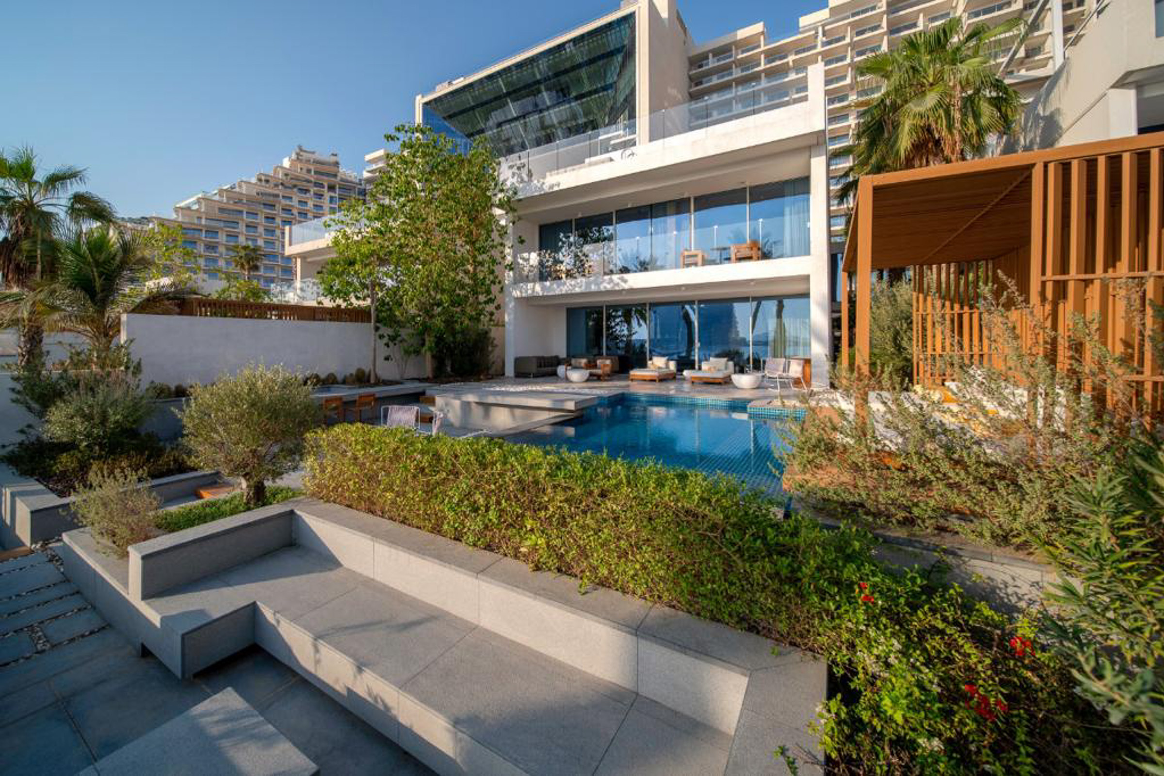 Luxury Beachfront Residence in Five Palm Jumeirah