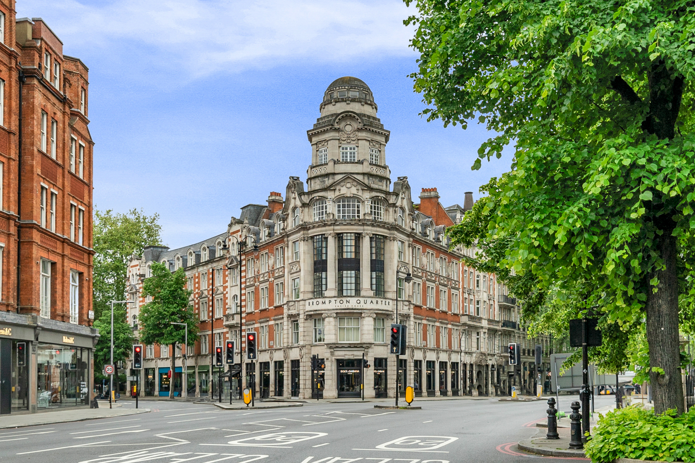 An exquisite two-bedroom apartment in the heart of Knightsbridge