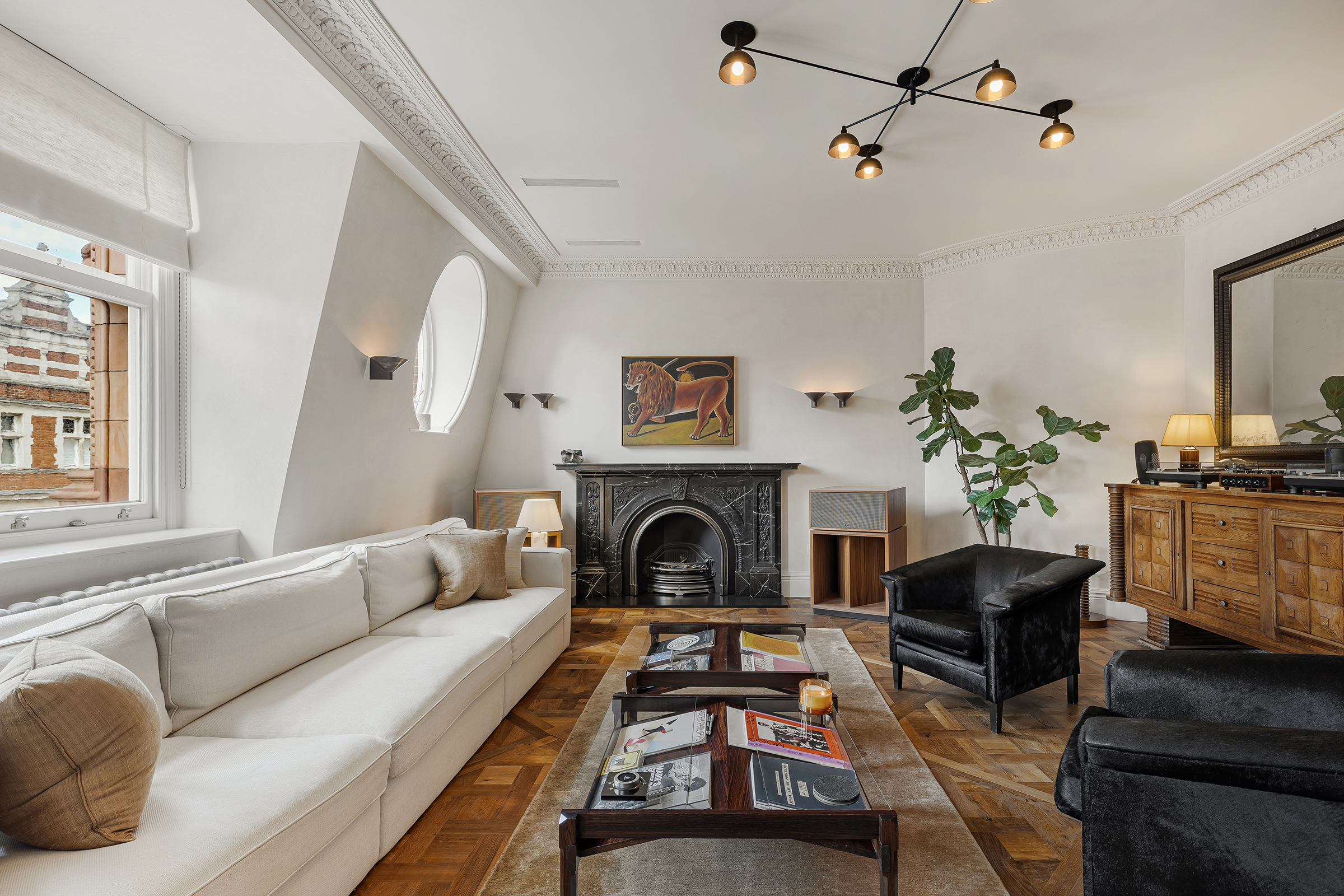An exceptionally rare retreat on one of Mayfair’s most iconic streets
