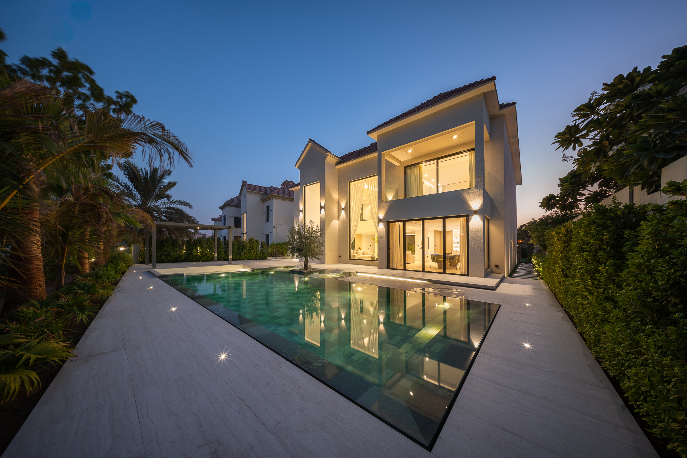 Lake-Facing Private Home in Jumeirah Islands