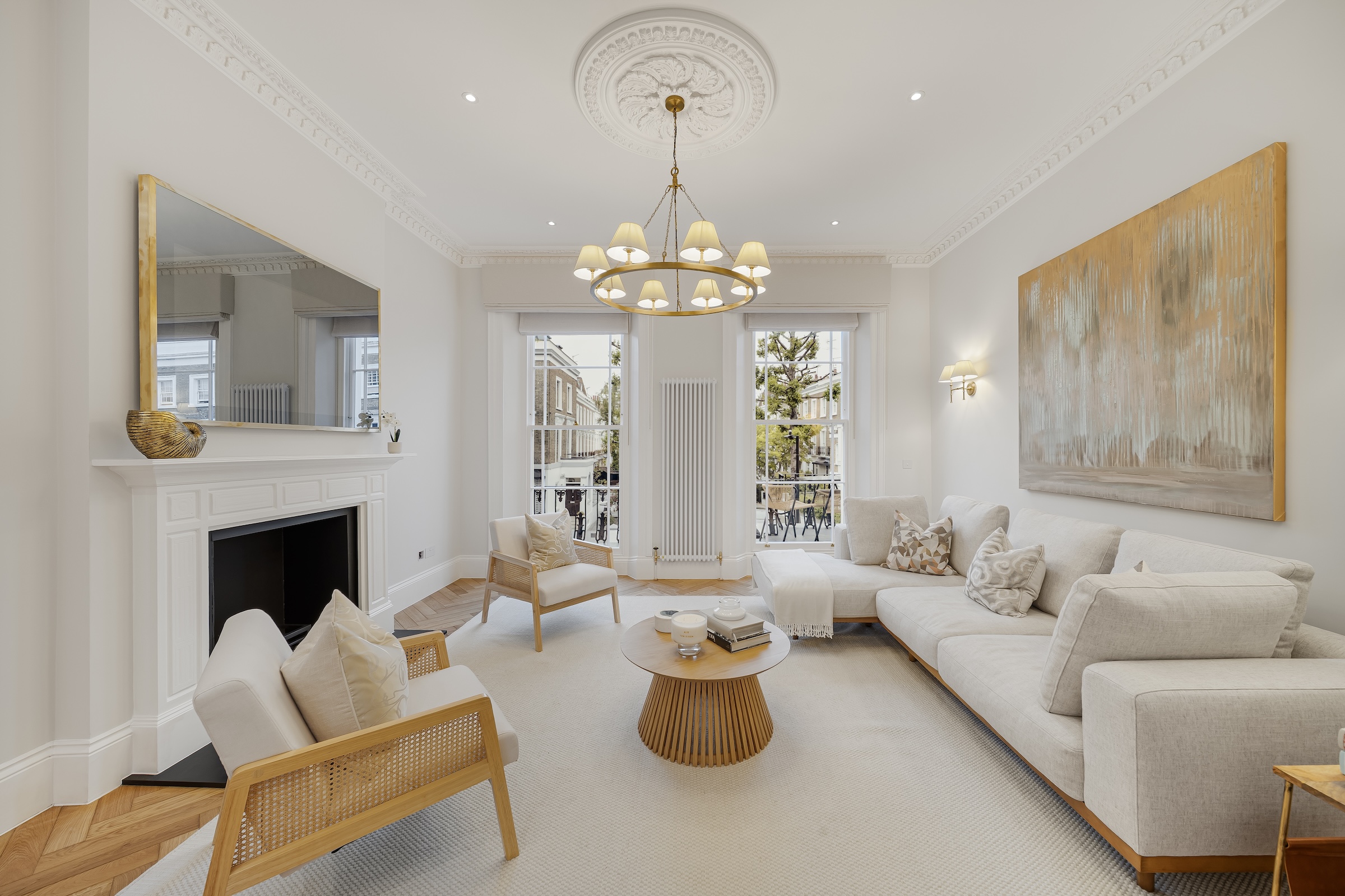 Immaculately refurbished three-bedroom triplex in the heart of Notting Hill