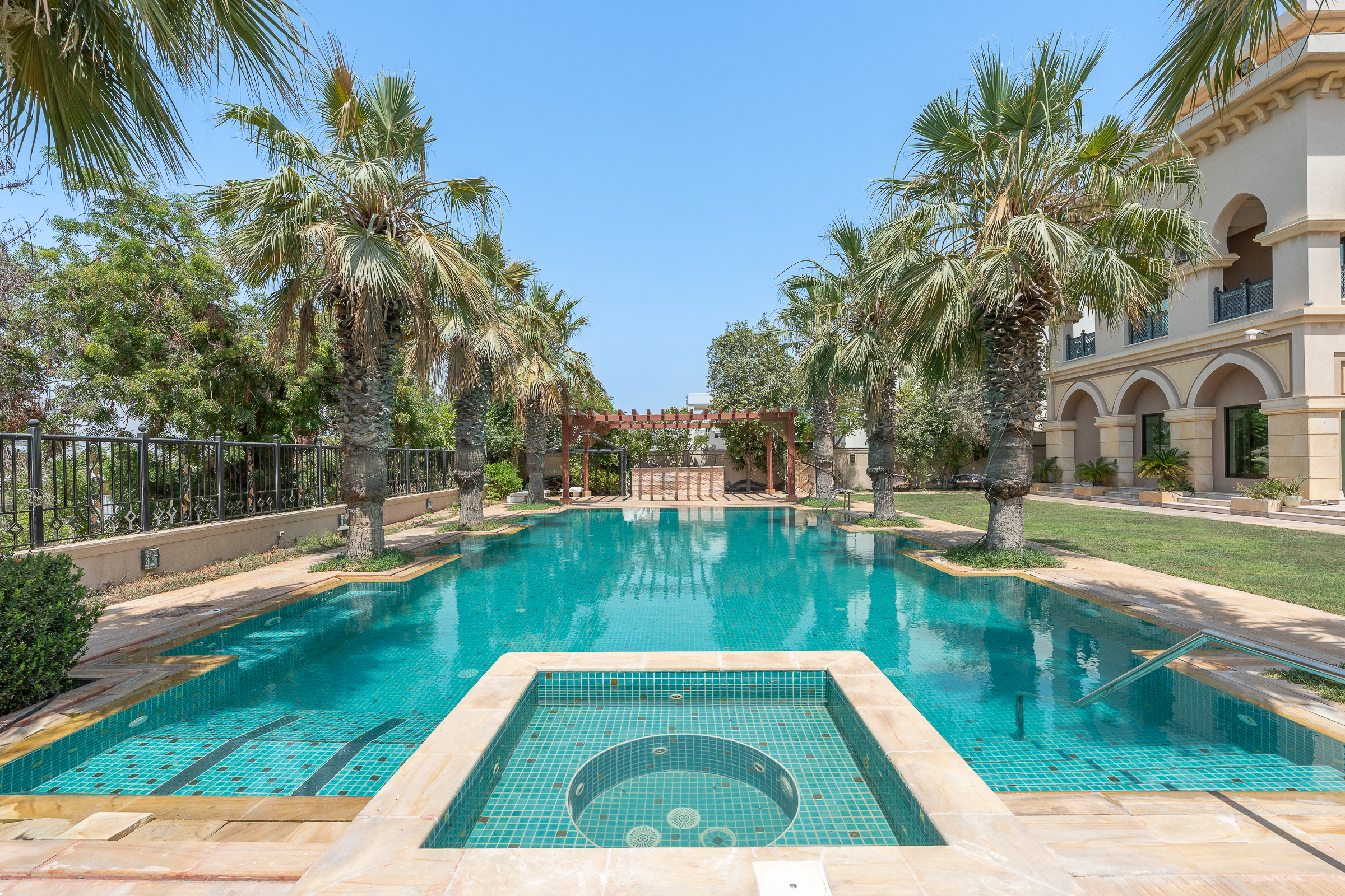 Opulent Mansion in Highly Exclusive Neighbourhood