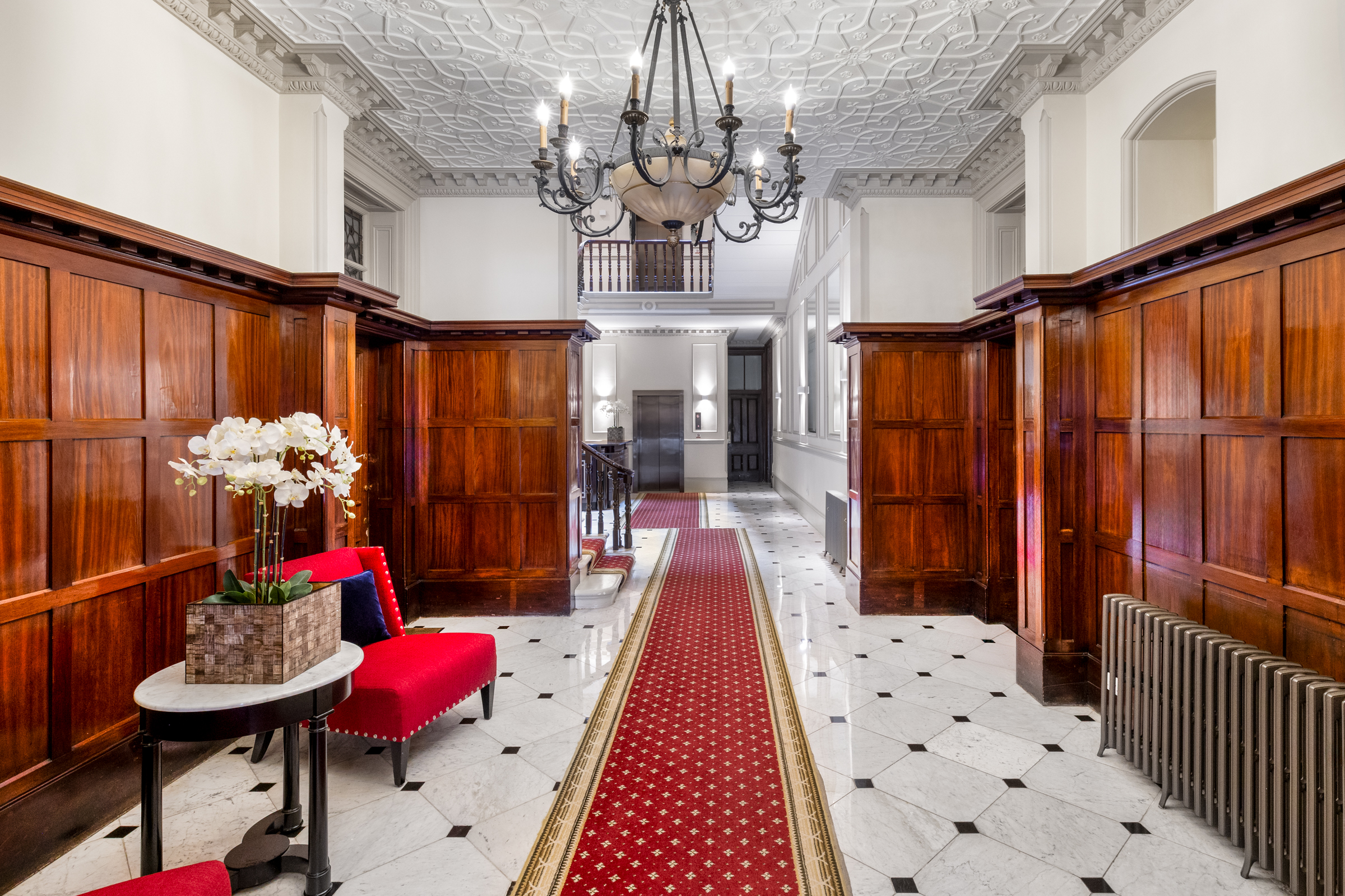 Expansive, newly decorated luxury property in South Kensington