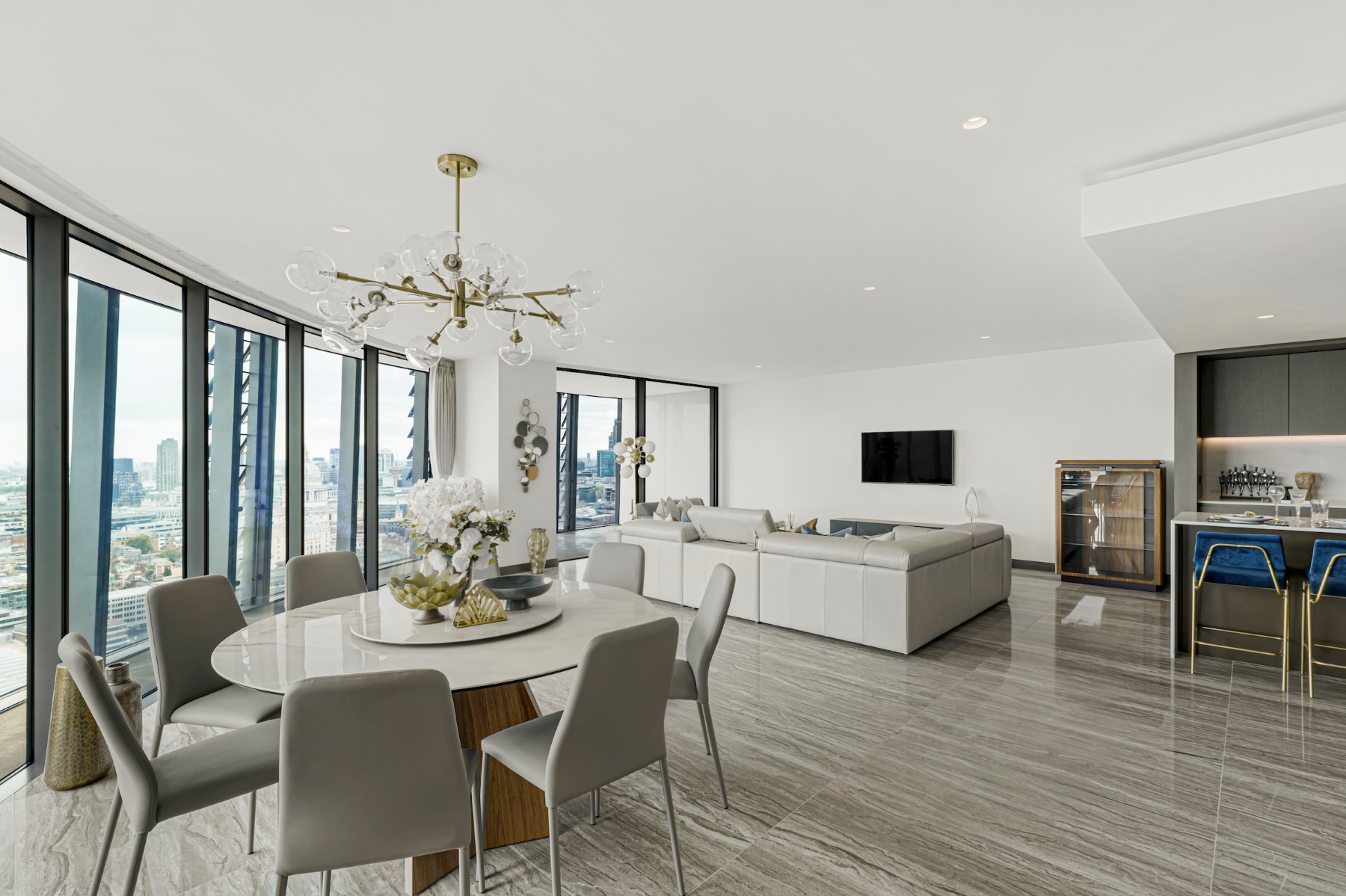 A spectacular apartment with luxury living space