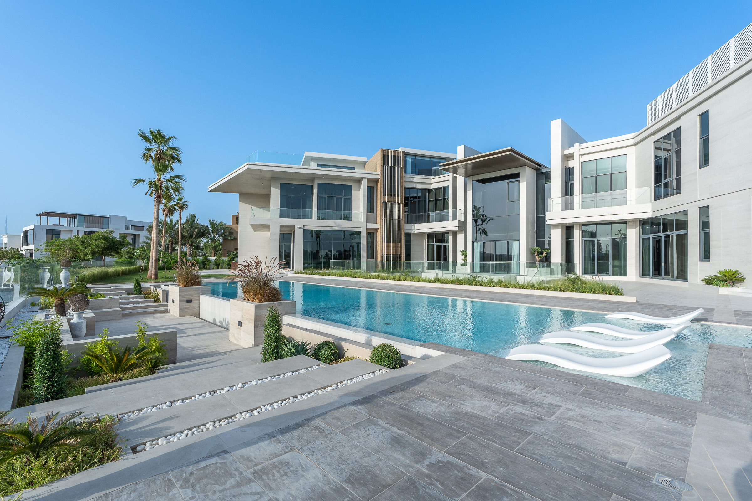 Luxurious 8-Bedroom Mansion with Panoramic Golf Course View