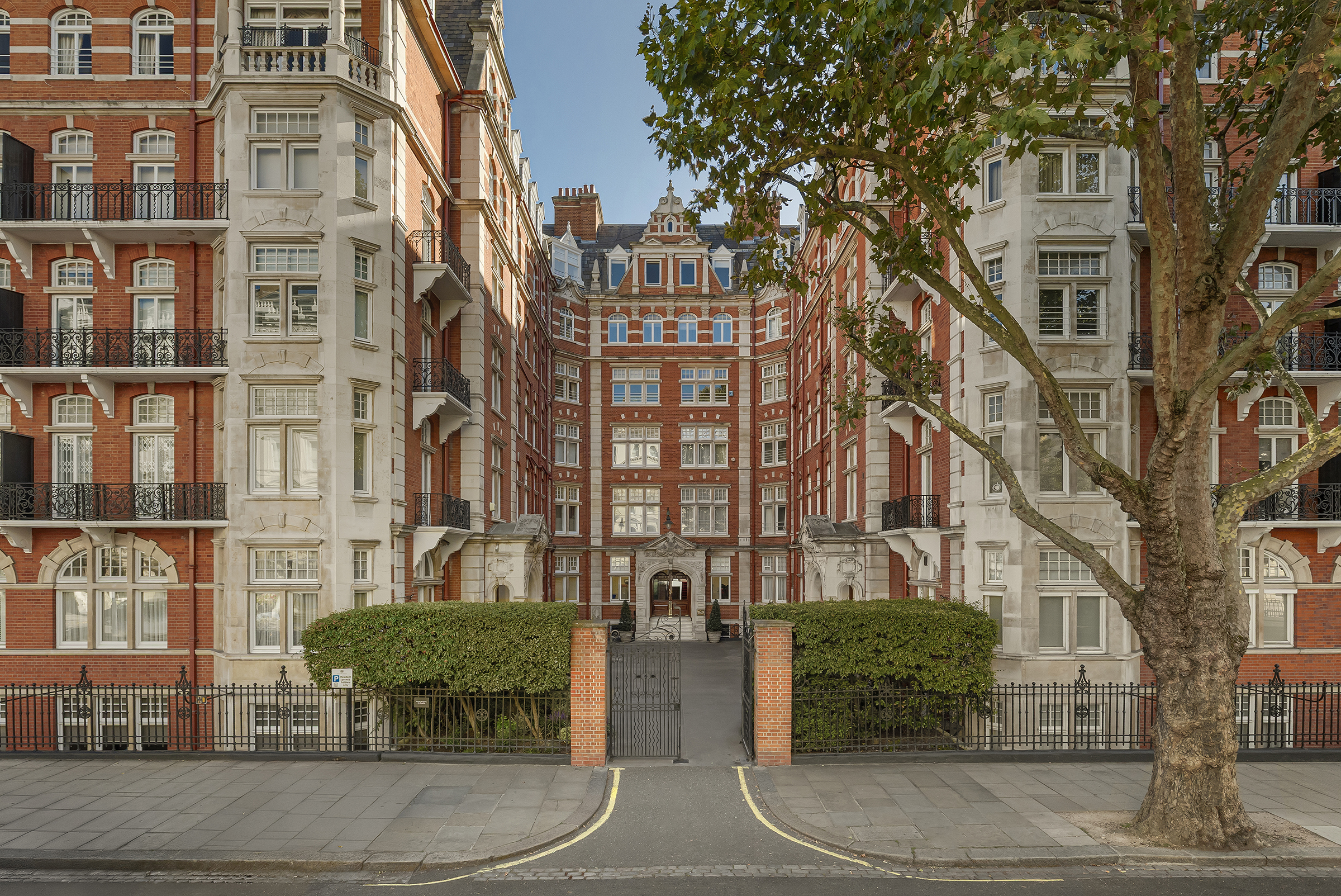 Light-Filled South Kensington Penthouse with Lift and Porter