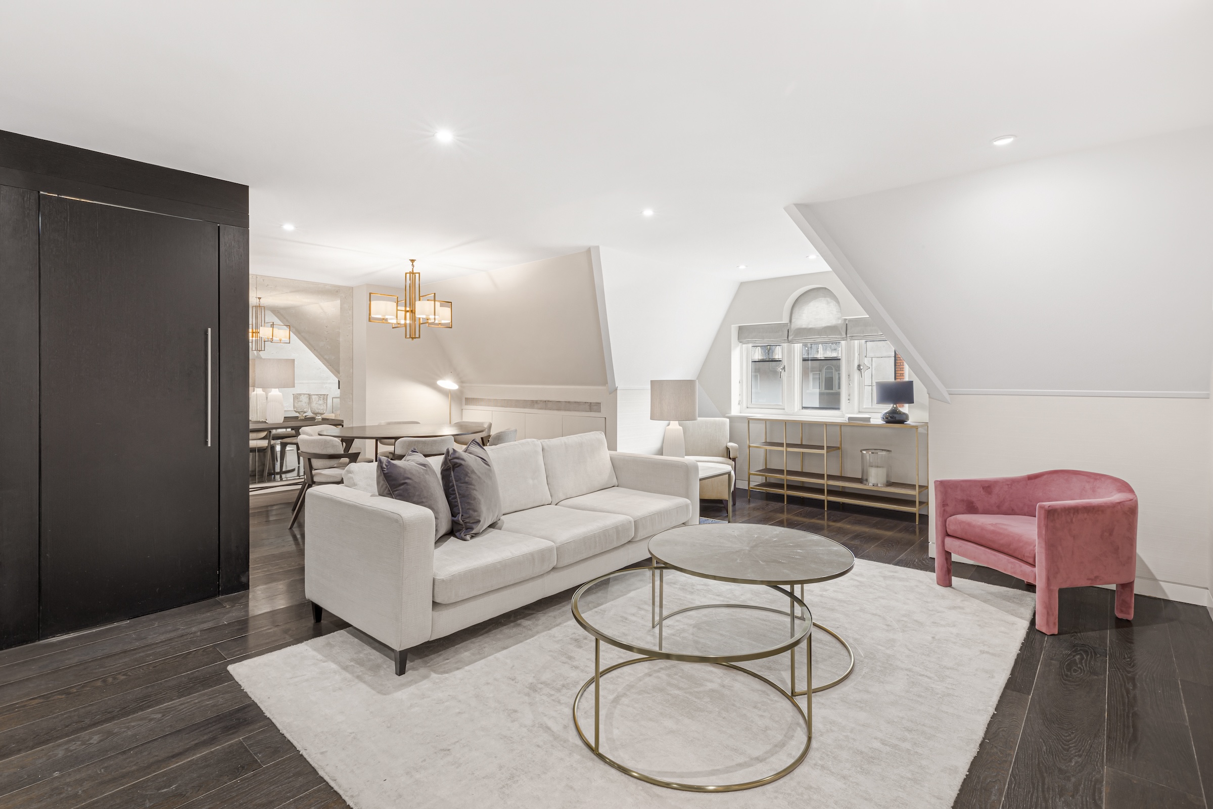 Luxury Grade II listed apartment in prime Mayfair location