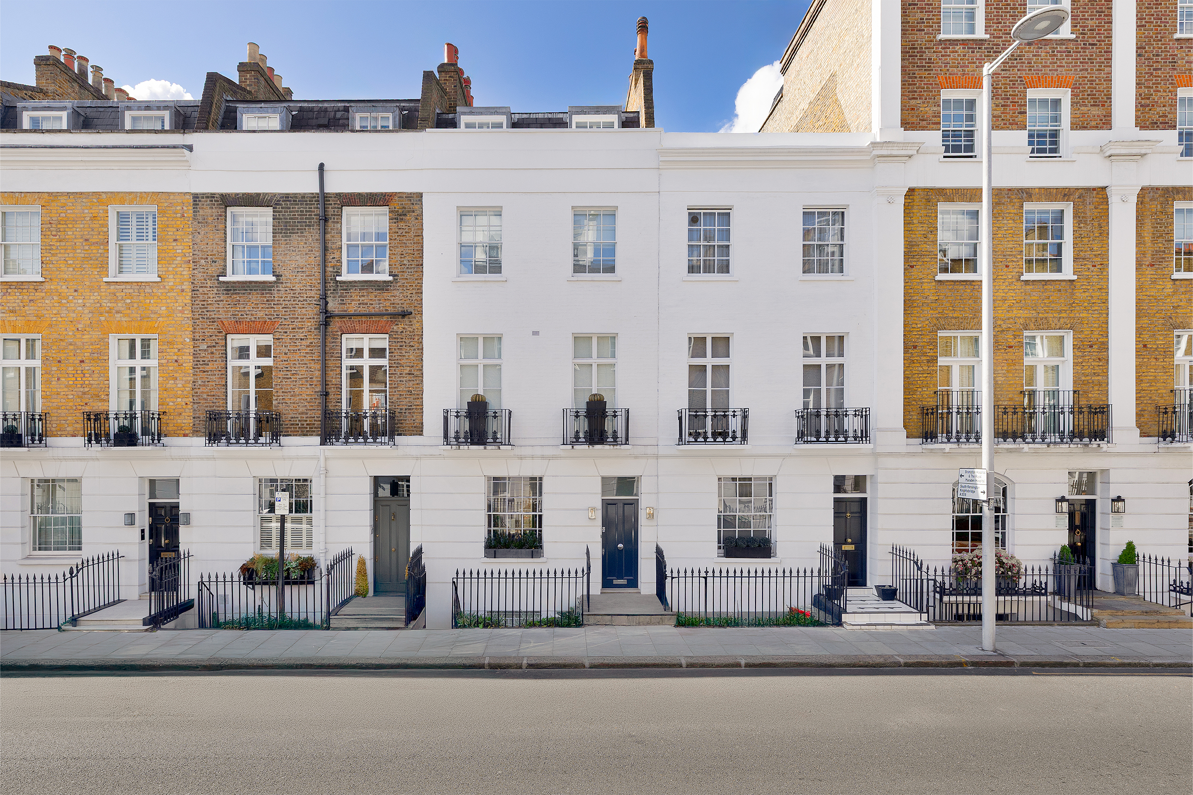 Elegant Chelsea Townhouse with Roof Terrace