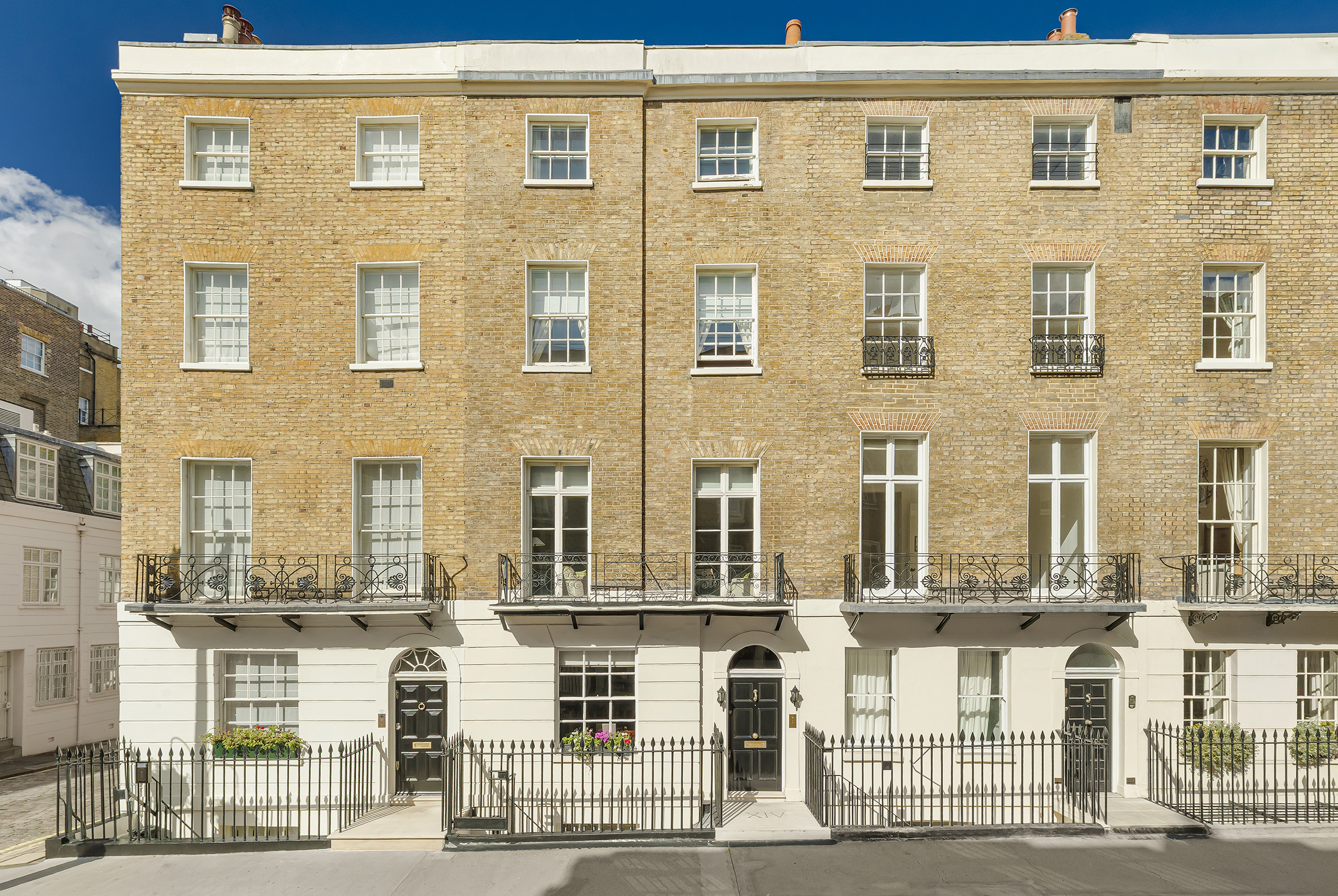 Elegant Belgravia Townhouse with Roof Terrace