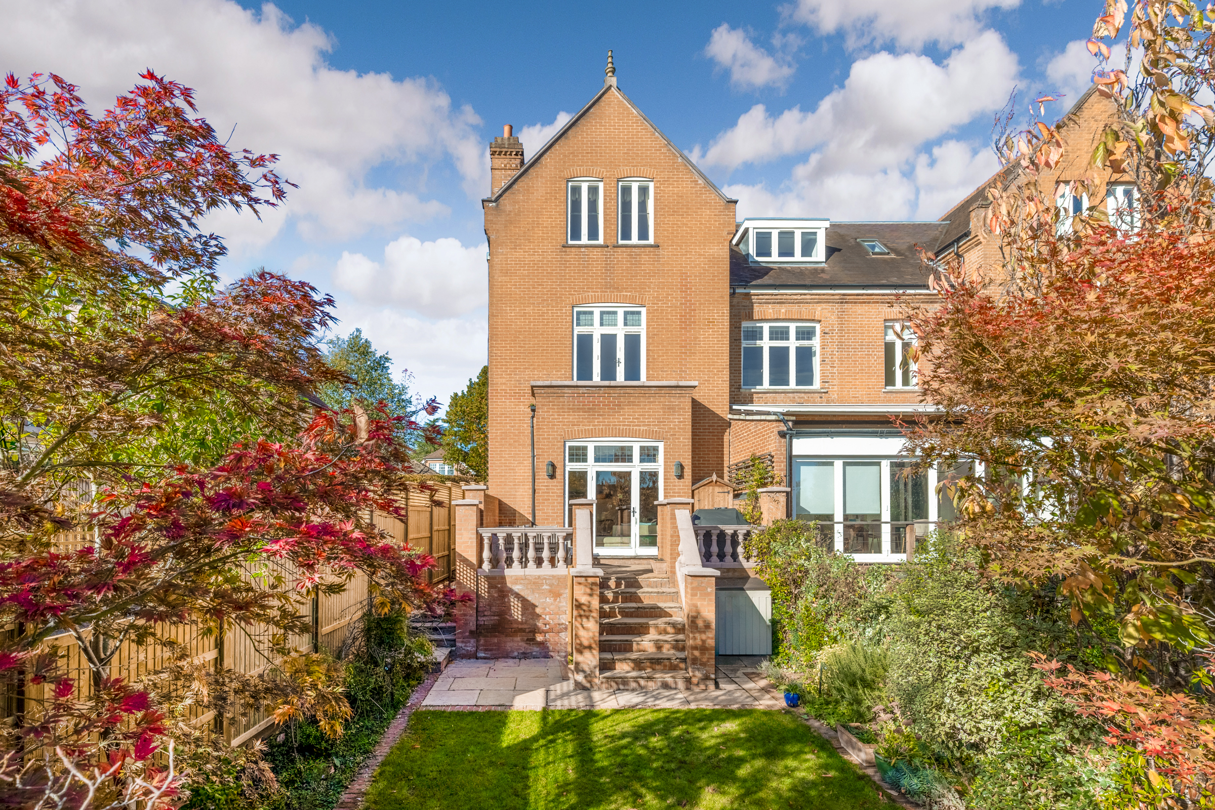 A bright Wimbledon home with far reaching southerly views and off street parking