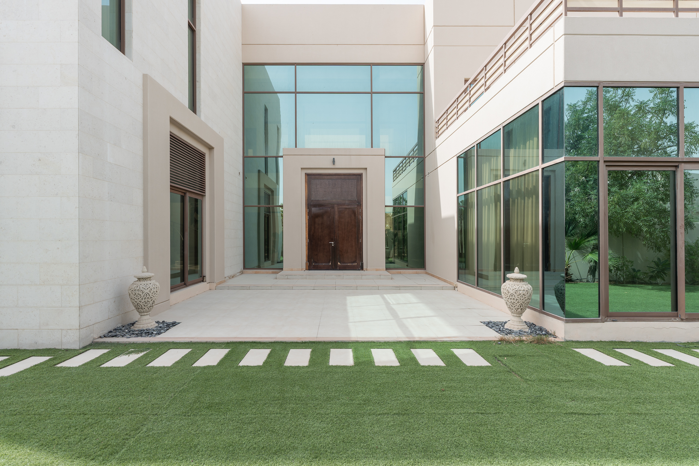 Turnkey Five-Bedroom Villa with Pool and Garden in Meydan