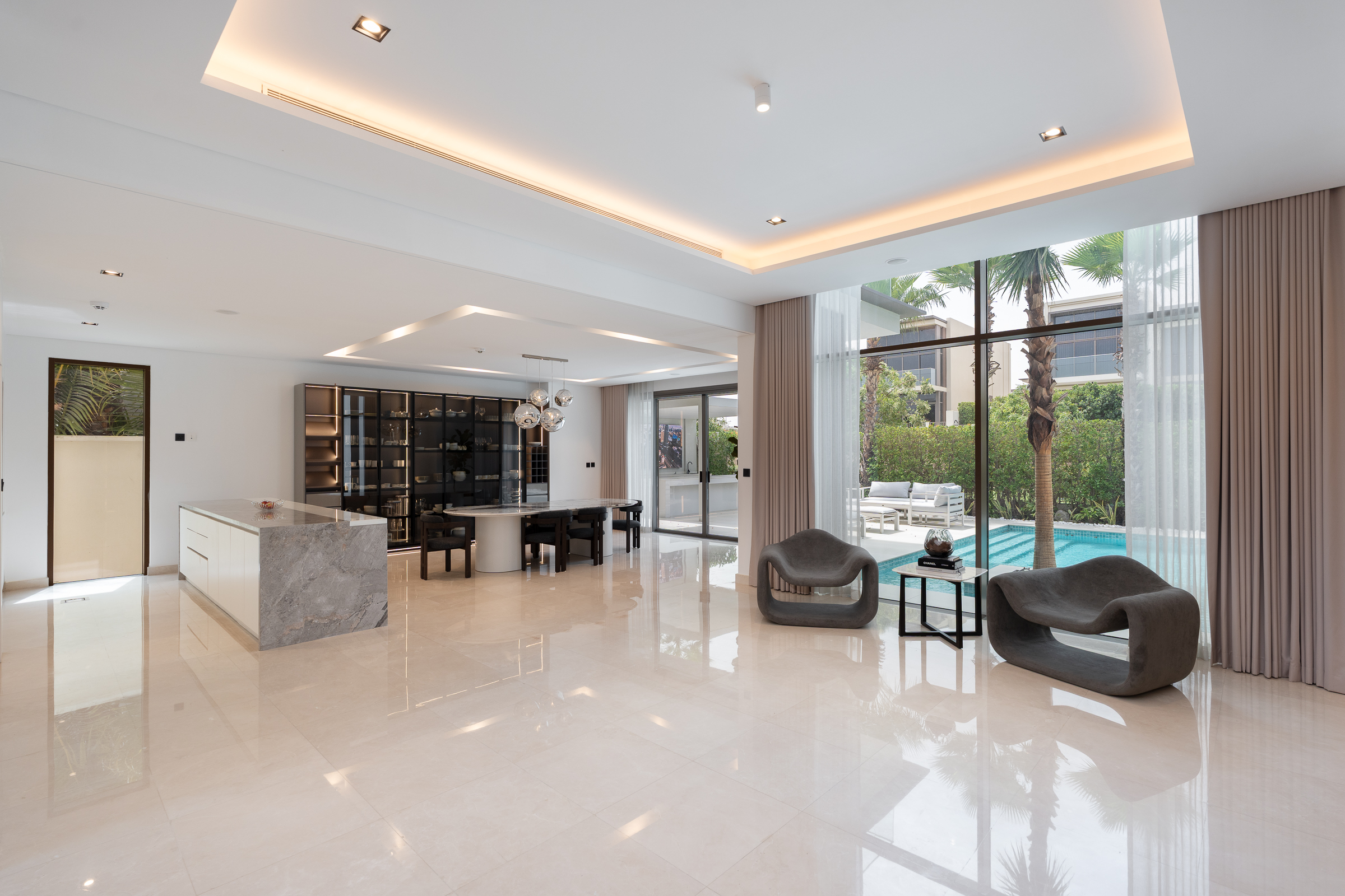 Turnkey Modern Villa in Golf Place