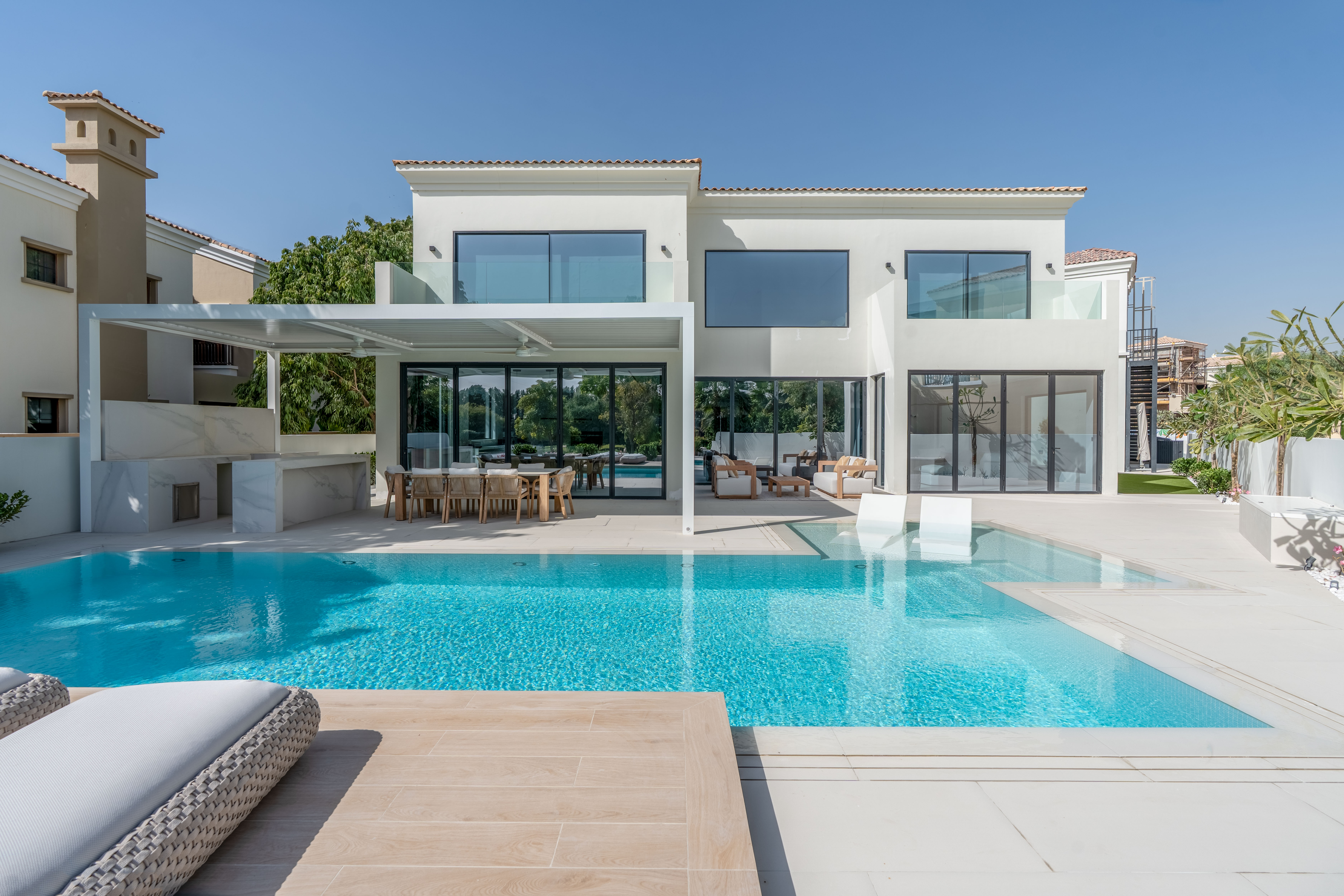 Move-In Ready JGE Villa Overlooking Lake View