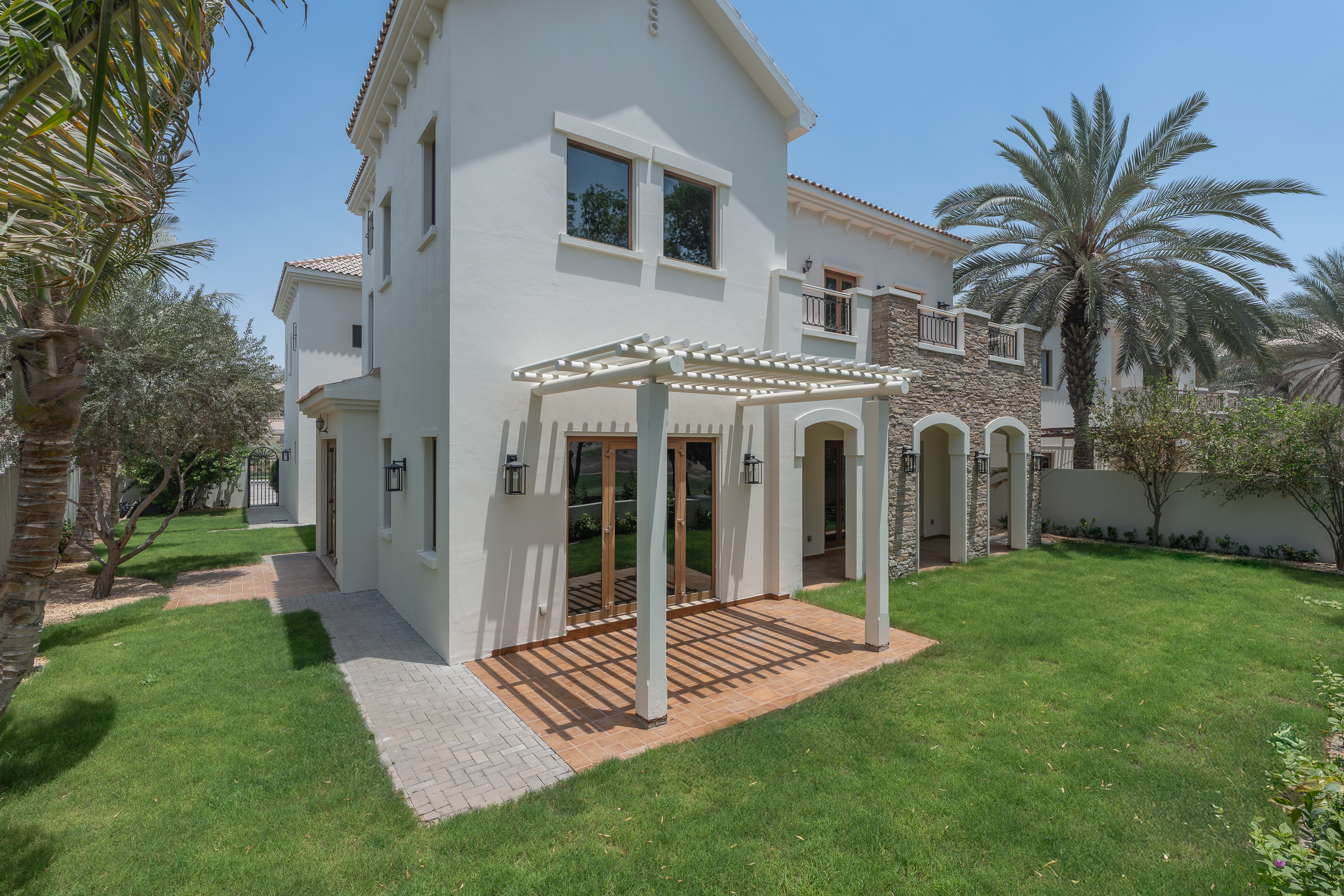 Ready-to-Move Villa With Golf Course View in JGE