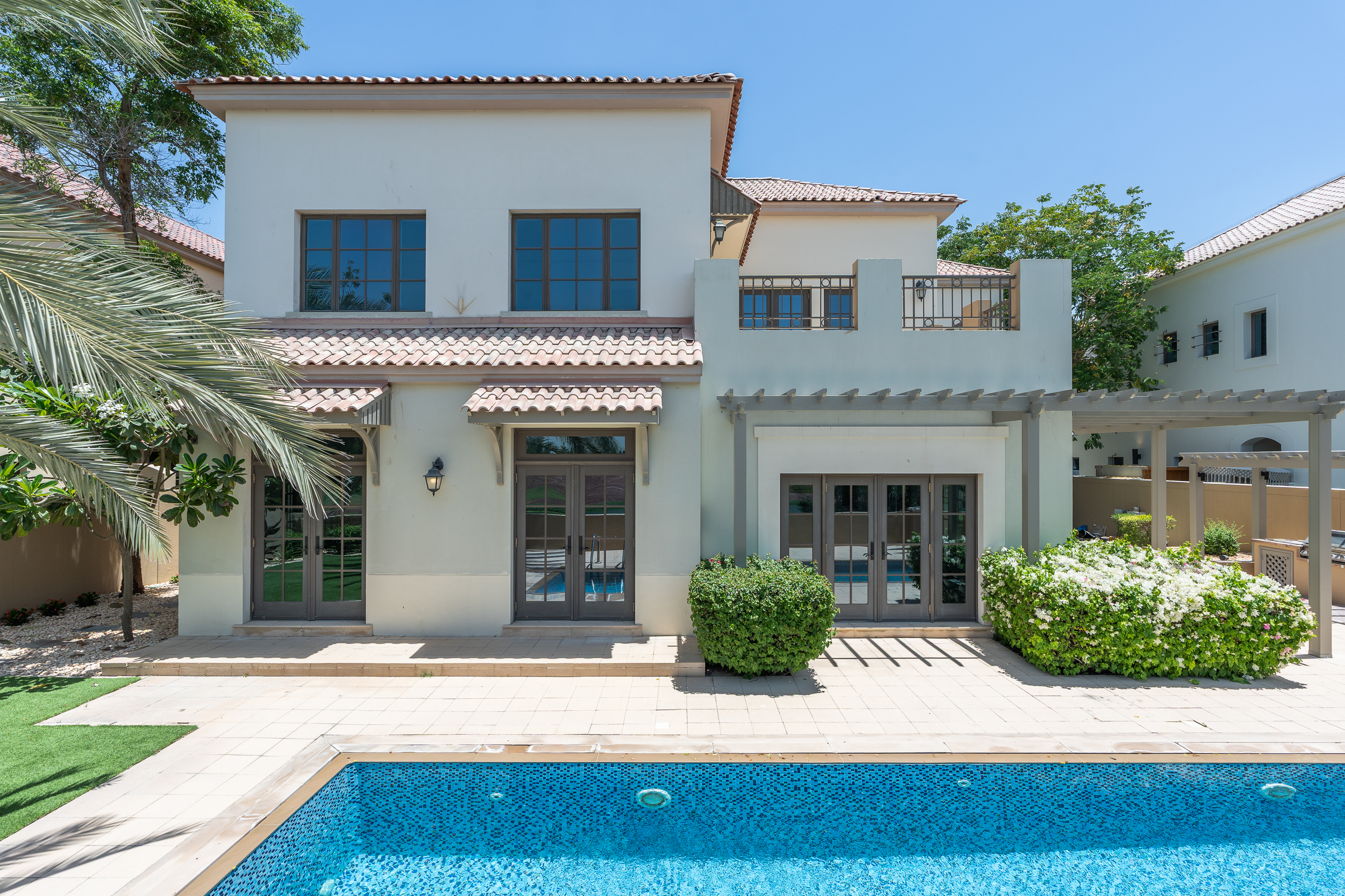 Partially Upgraded JGE Villa With Golf Course Views