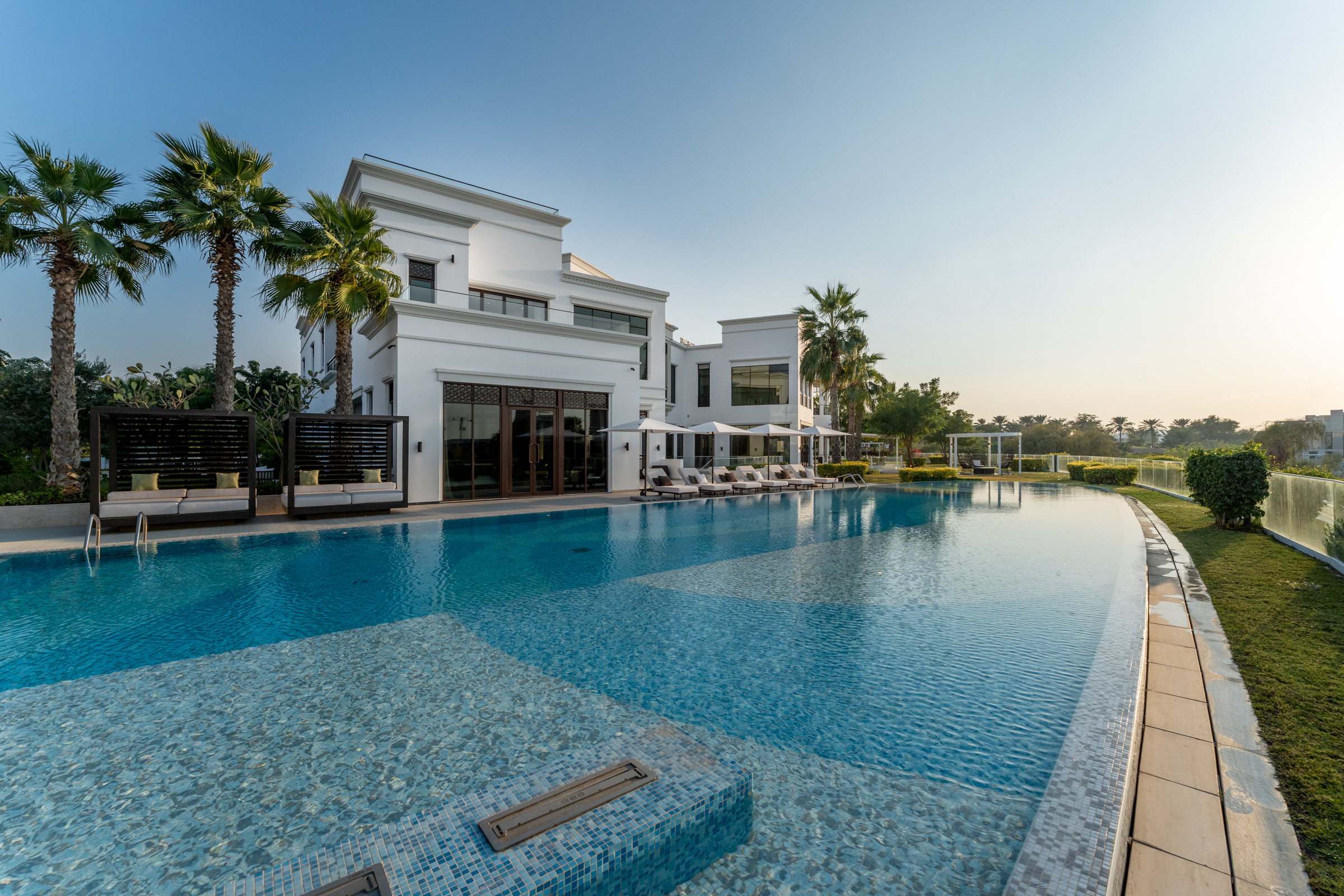 Rare Bespoke Mansion on the Golf Course