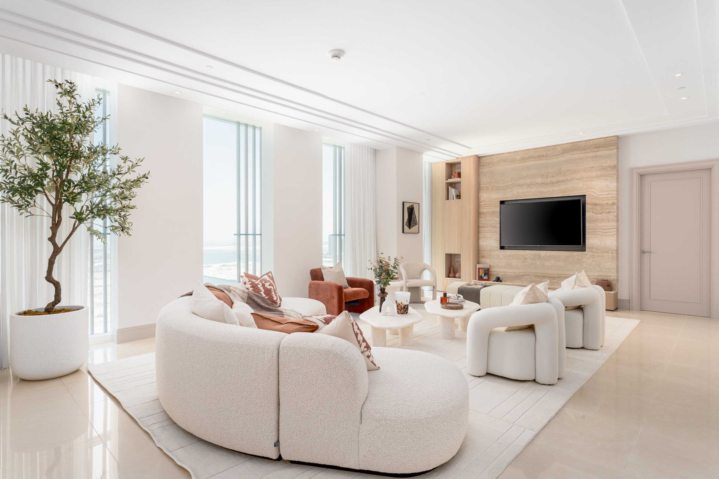 Prime Waterfront Apartment With Sea View