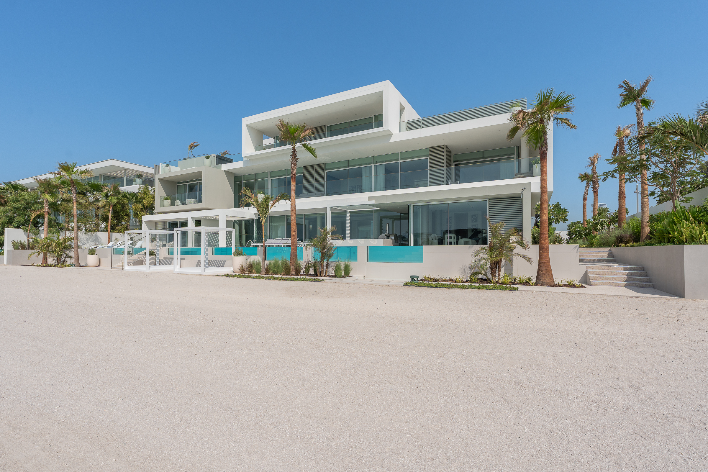 Contemporary Mansion in Exclusive Location