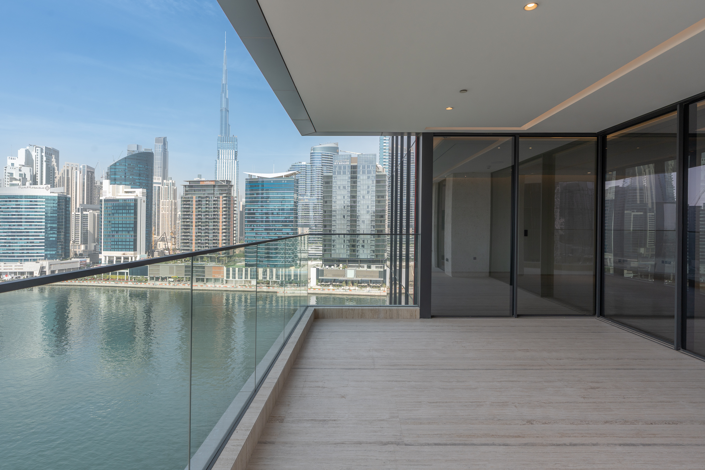 Apartment with Dual-Aspect Views in Volante 2