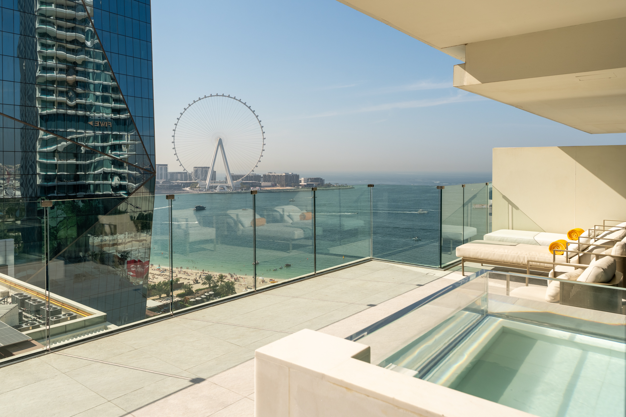 Refined Apartment with Full Sea View