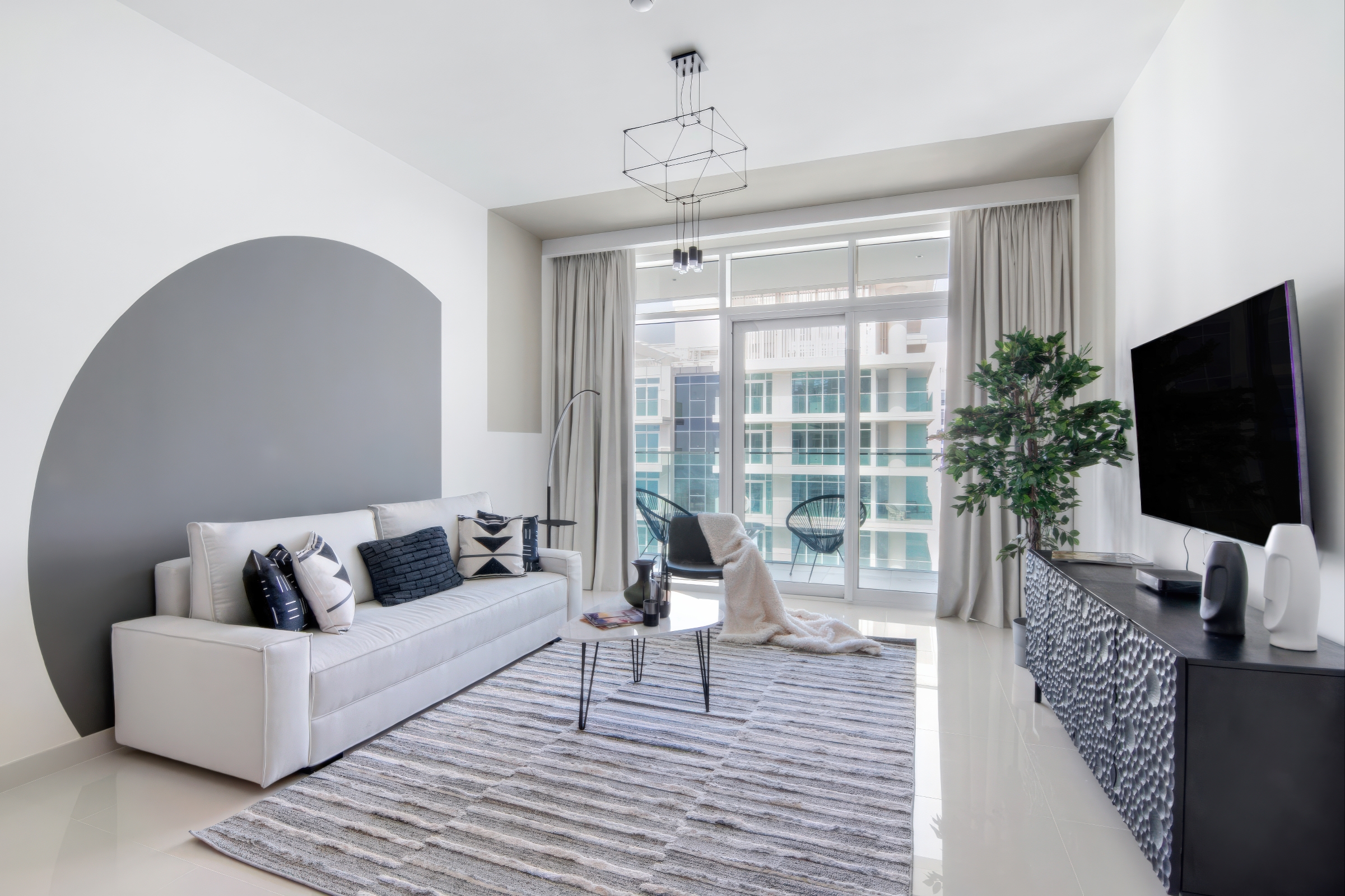 Refined Emaar Beachfront Apartment With Breathtaking Views