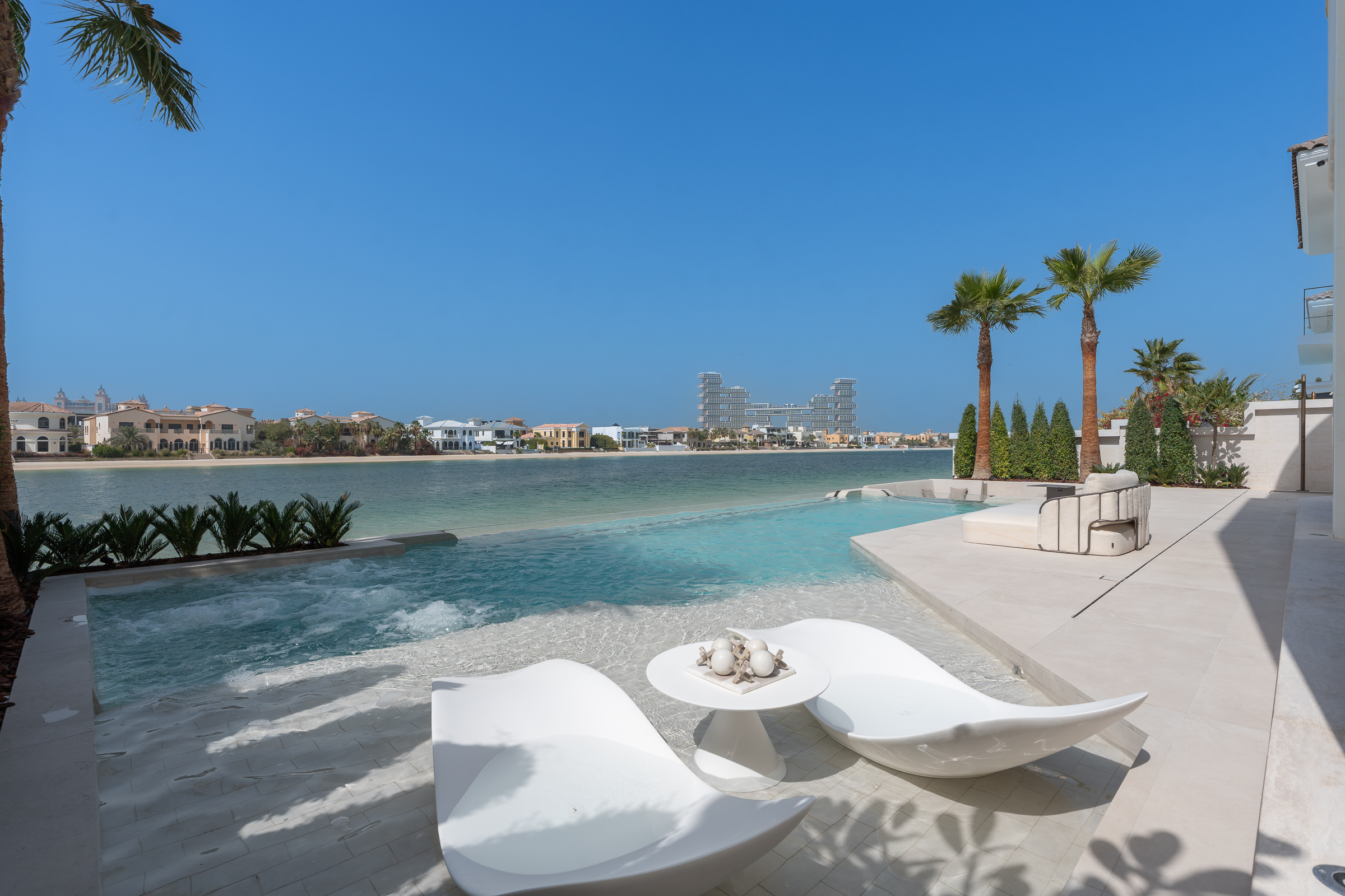 Tranquil Turnkey Garden Home on Palm Jumeirah