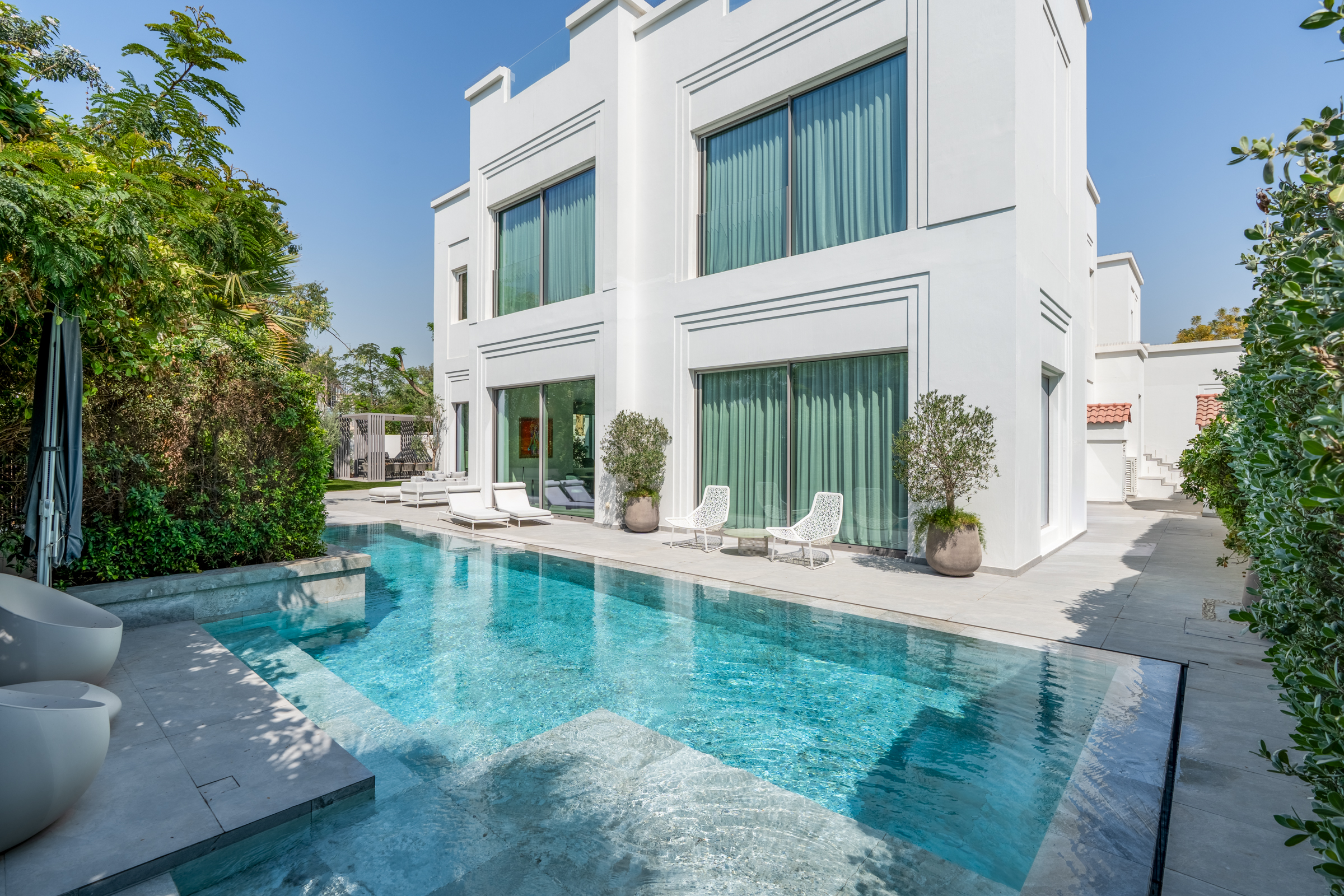 Ready-To-Move Refined Villa In Al Barari