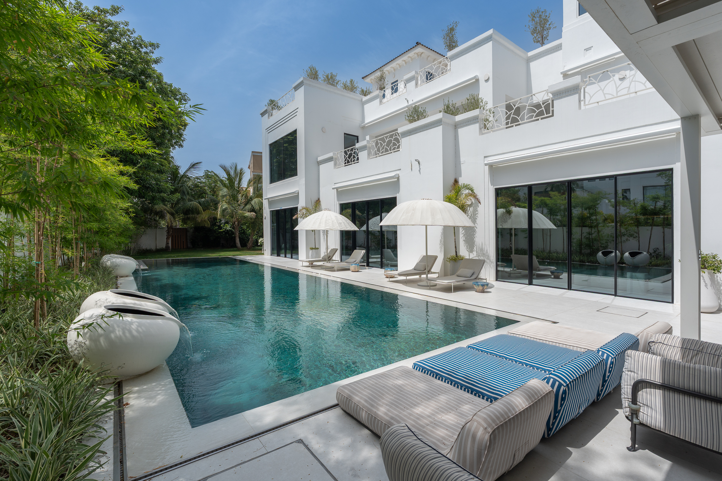 Spectacular Ready-to-Move Mansion in Al Barari