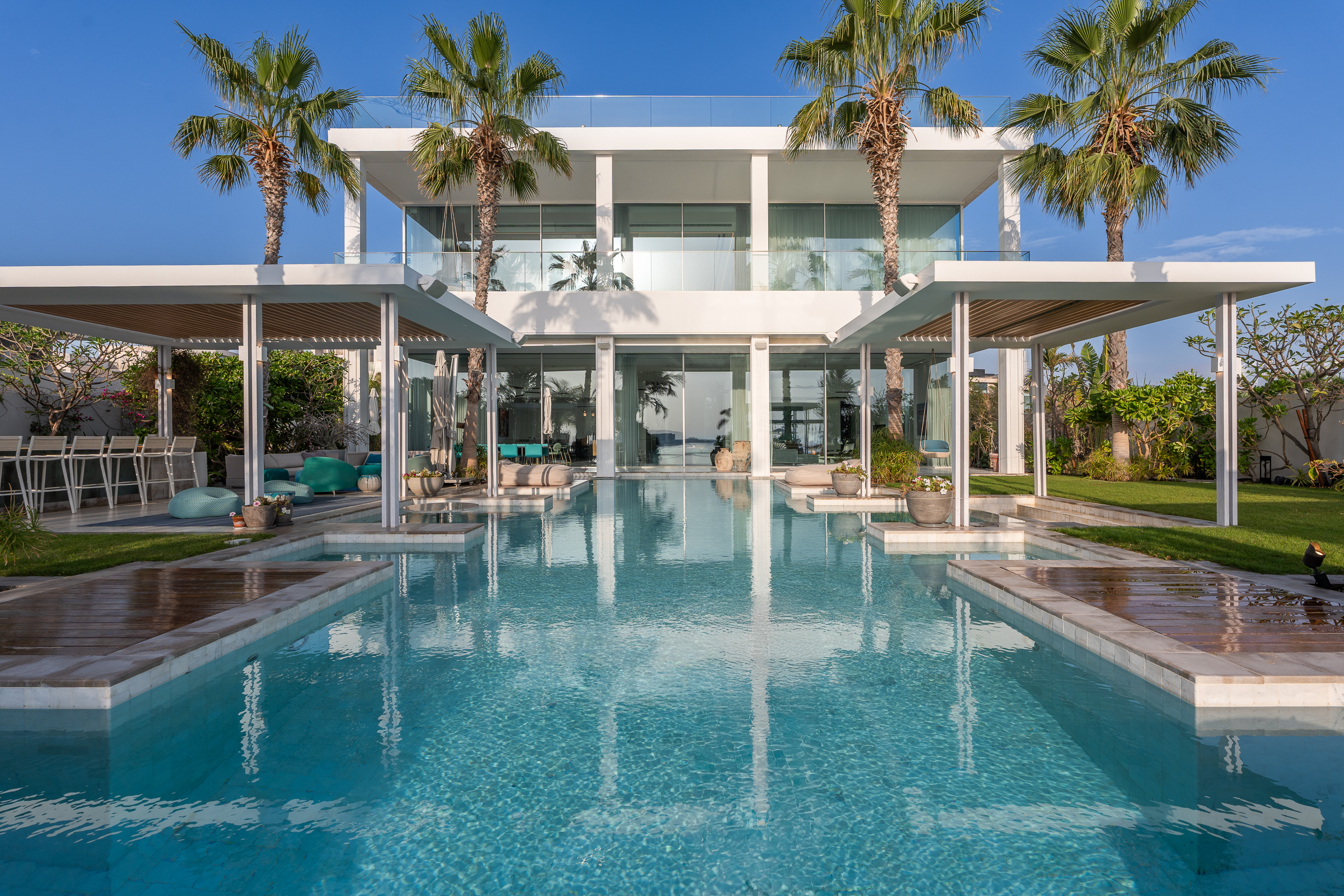 Rare Villa on The Beach in Jumeirah Bay Island