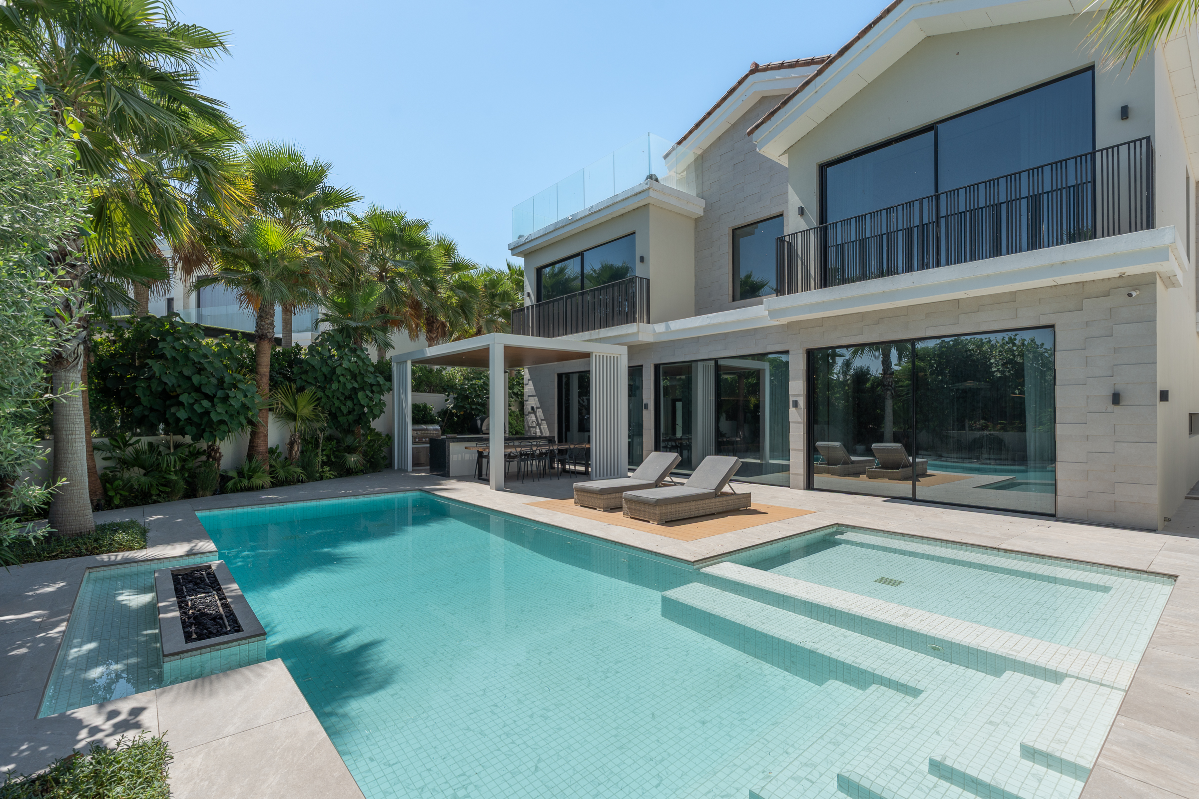 Refined Ready-to-Move Villa With Lake Views in JGE