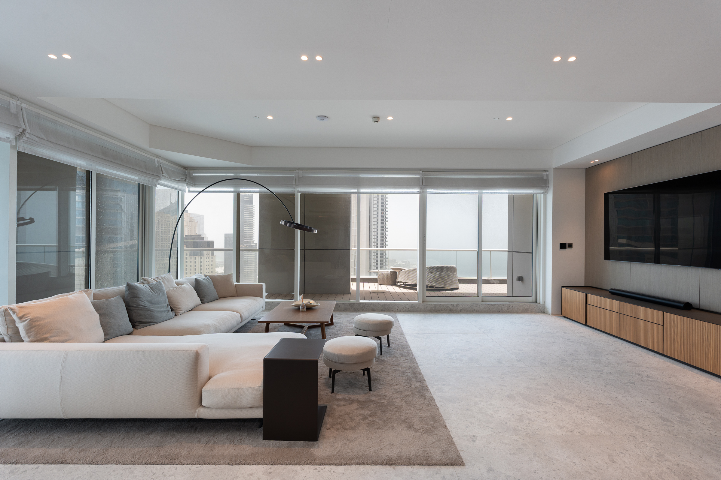 Chic High-Floor Apartment in Dubai Marina