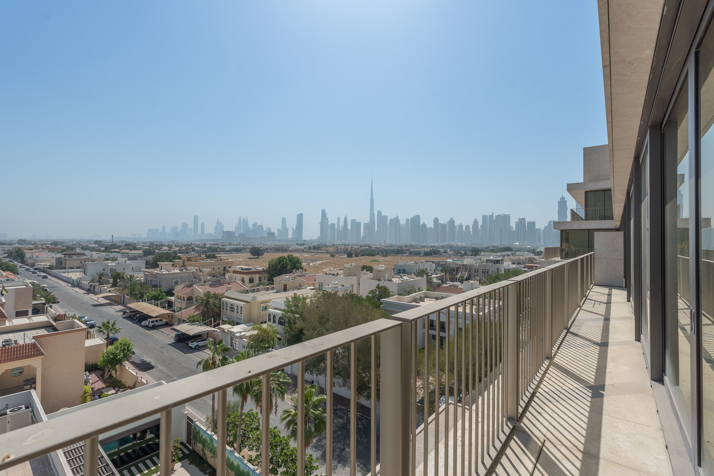 High-Floor Canalfront Apartment in Jumeirah