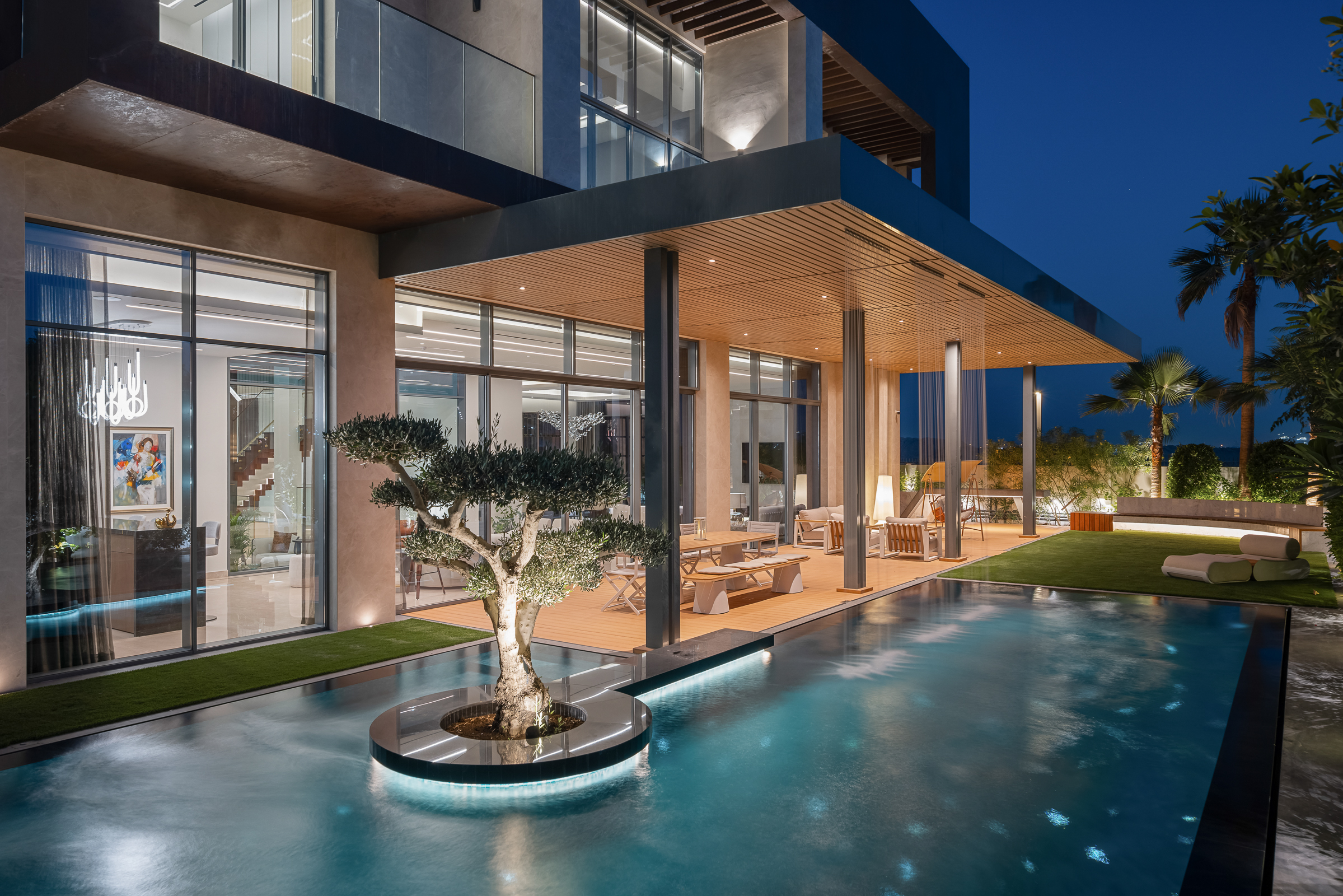 Exquisitely Designed Villa in The Fairway