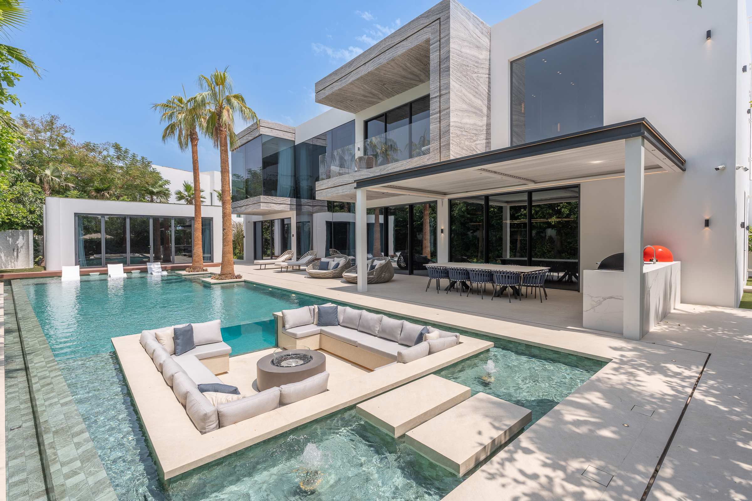 Outstanding Ready-to-Move Villa in Al Barari
