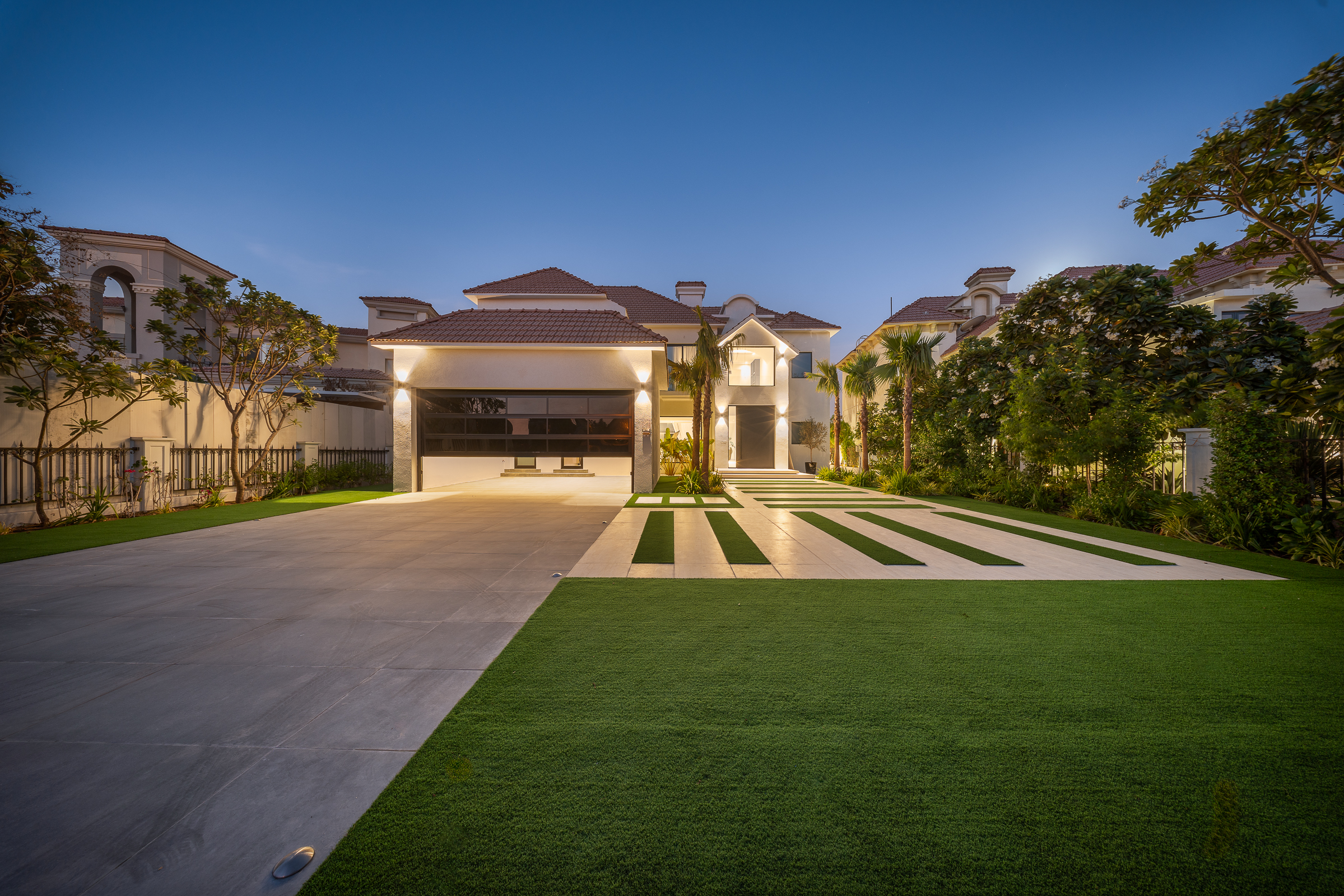 Turnkey Jumeirah Islands Home by the Lake