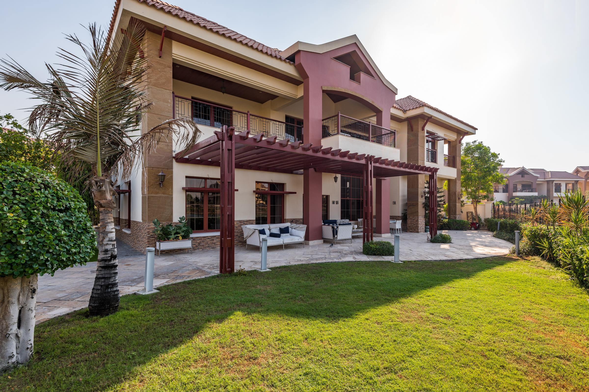 Luxury 5 Bed Mansion in Jumeirah Islands