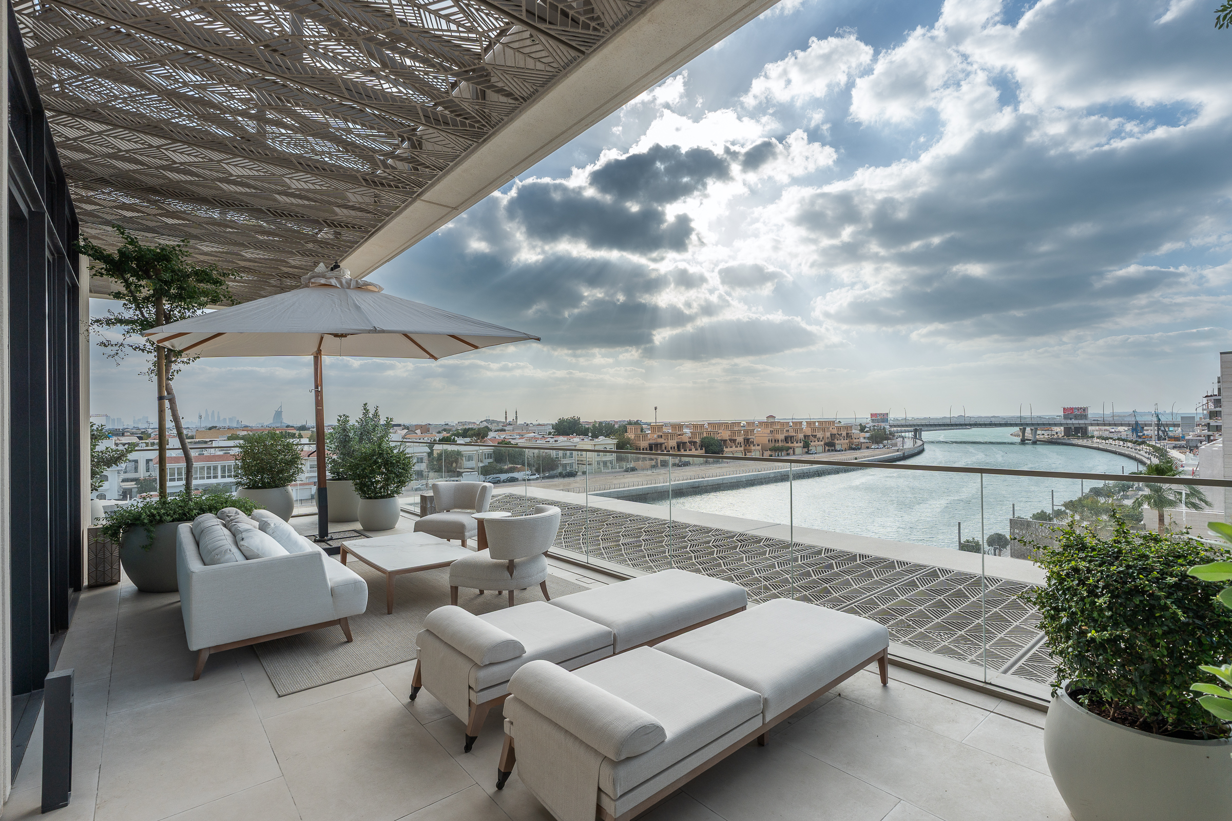 Upgraded Four Seasons Residence with Private Pool