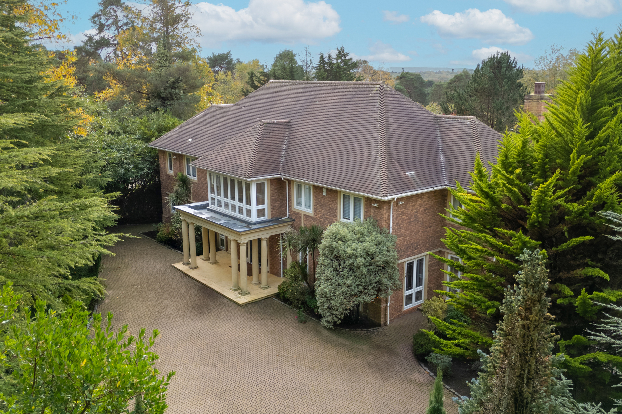 A Grand yet Contemporary Home in St George’s Hill