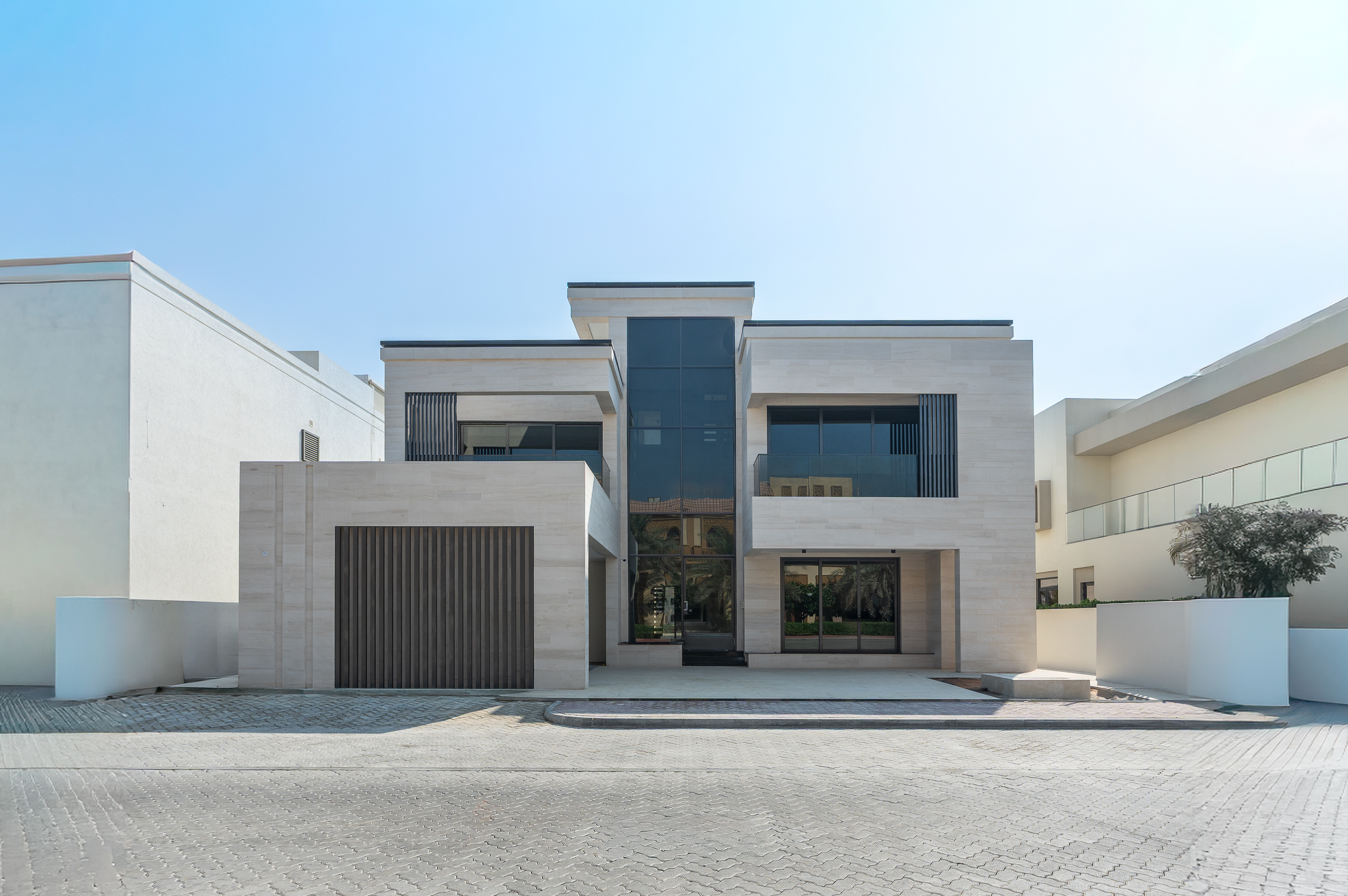 Brand New 5-Bedroom Modern Villa with Roof Terrace