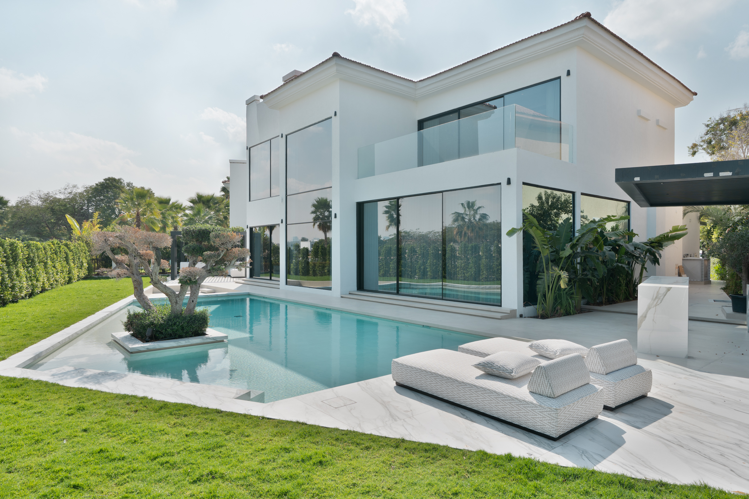 Beautifully-Renovated Turnkey Villa in Jumeirah Islands