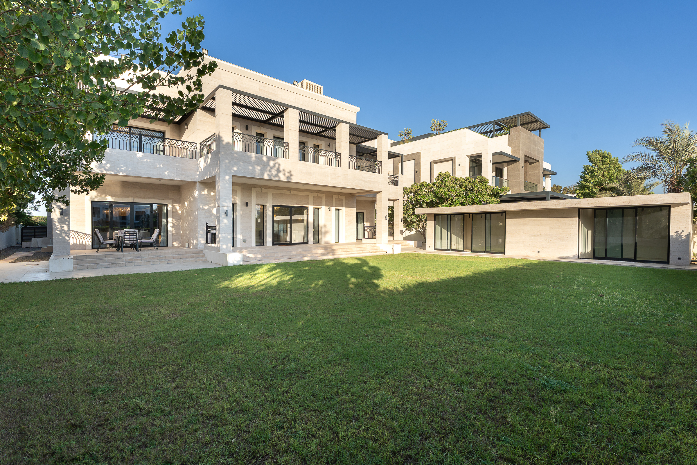 Exquisite Lake View Mansion in Emirates Hills