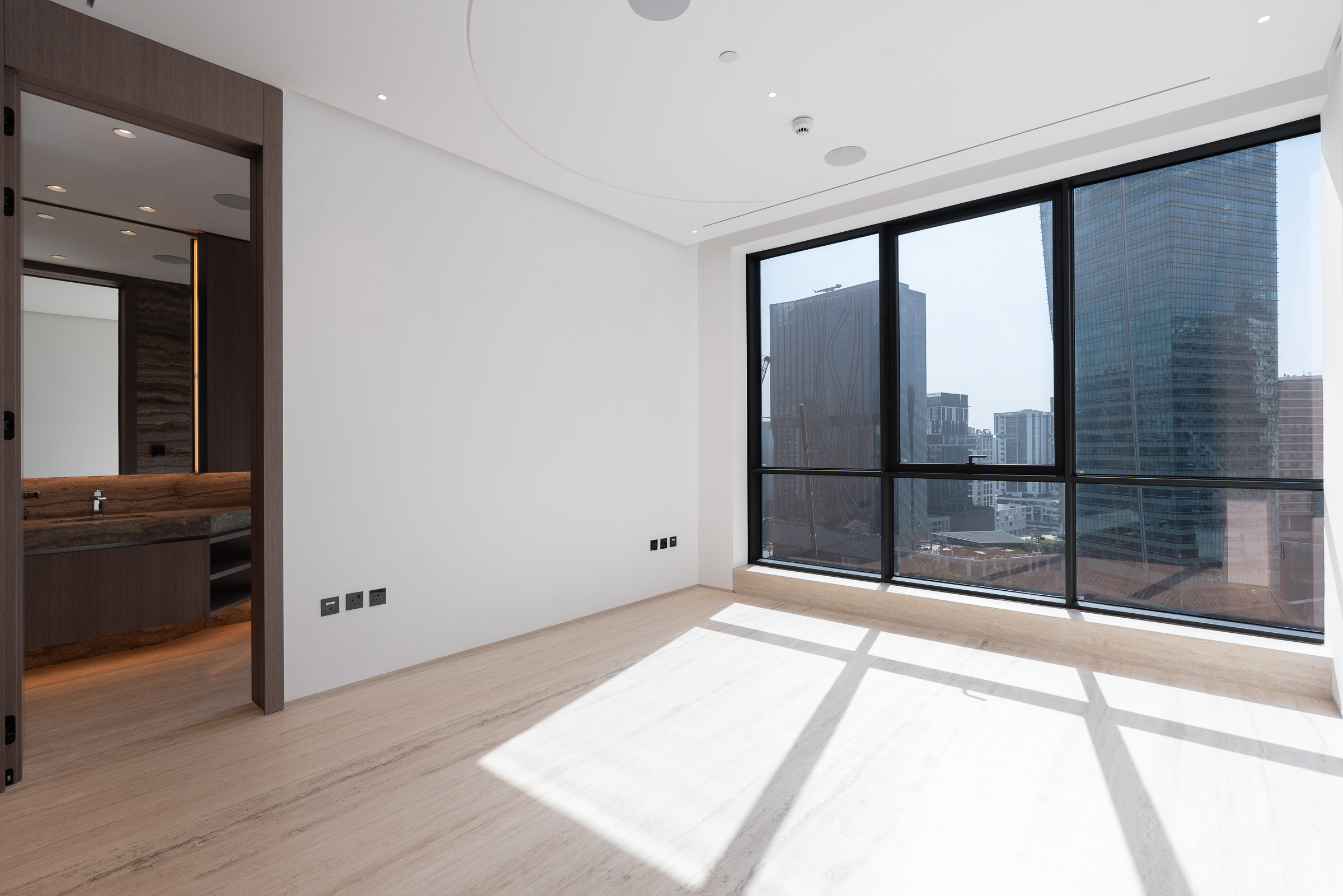 Exquisite Lake View Mansion in Emirates Hills