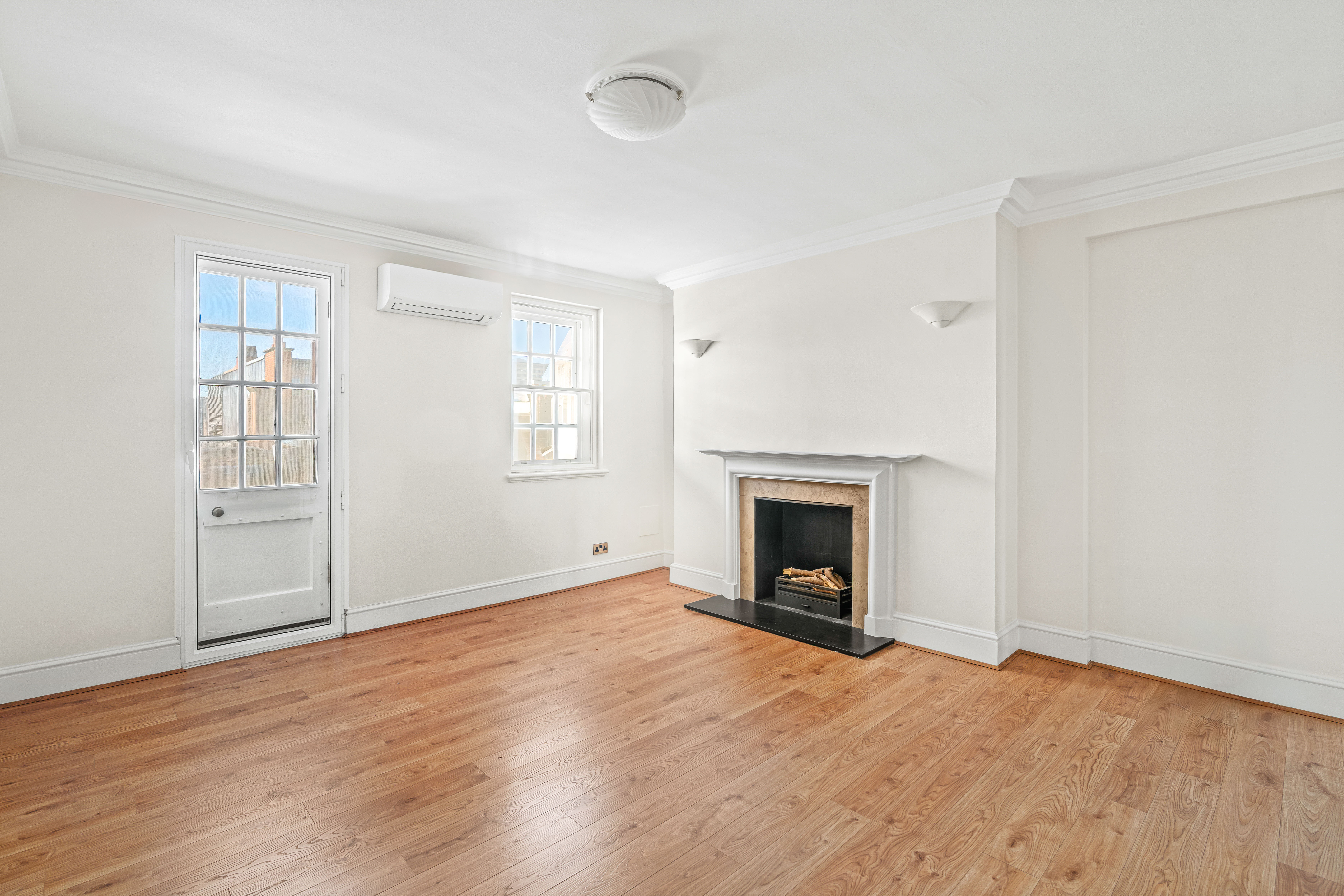 An expansive fifth-floor home moments from Grosvenor Square