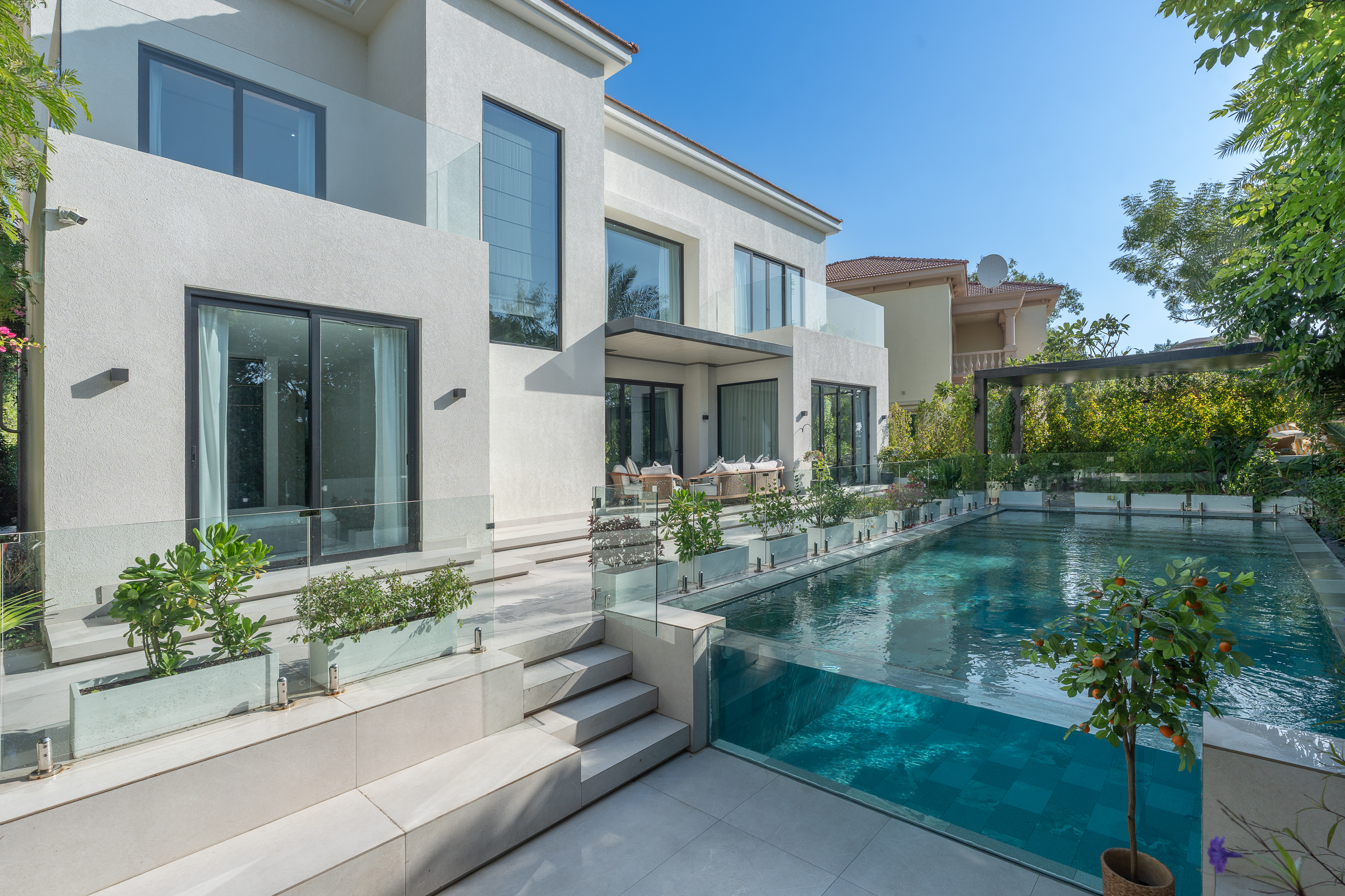 Contemporary Home with Miami-Style Design in Jumeirah Islands