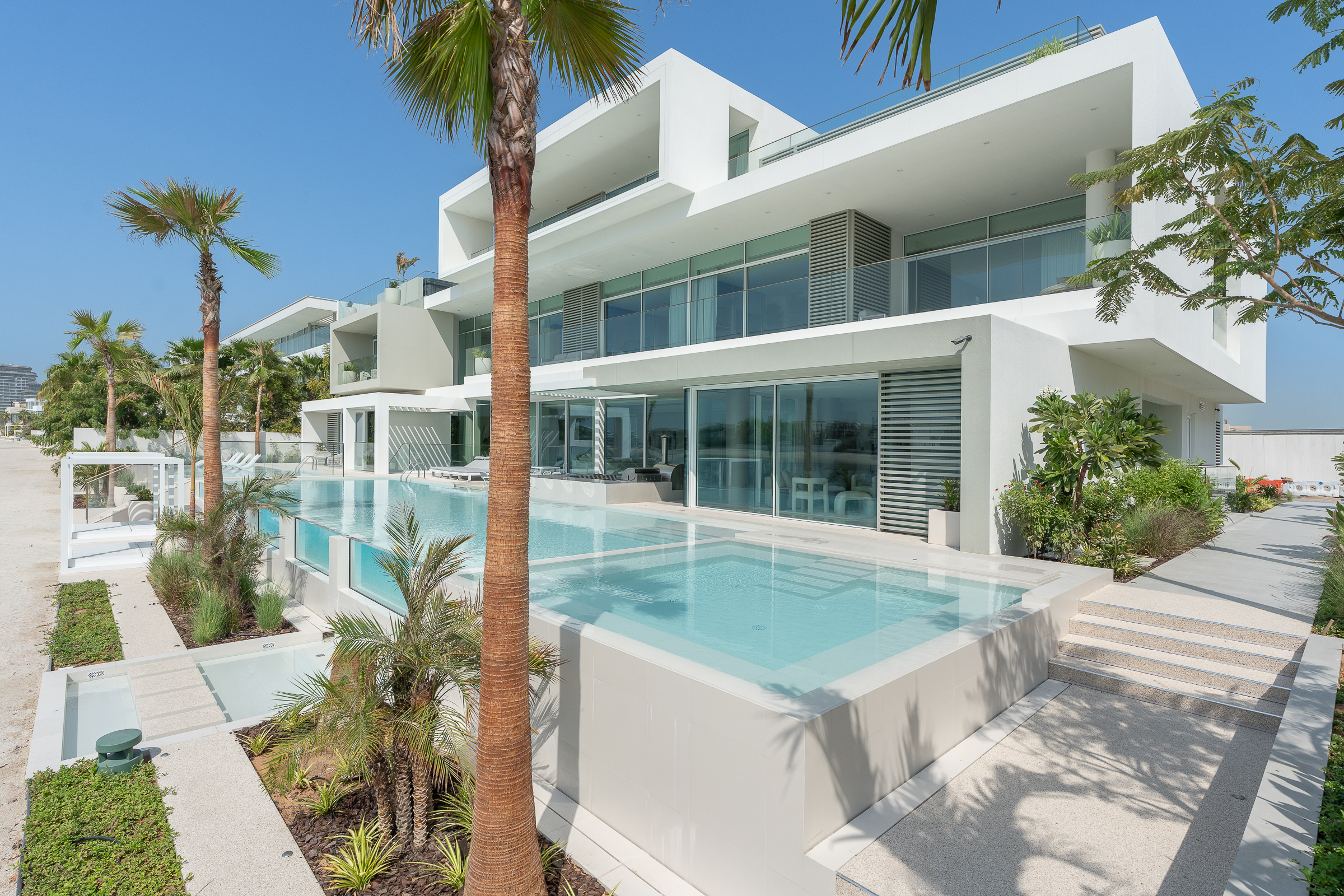 Contemporary Mansion in Exclusive Location