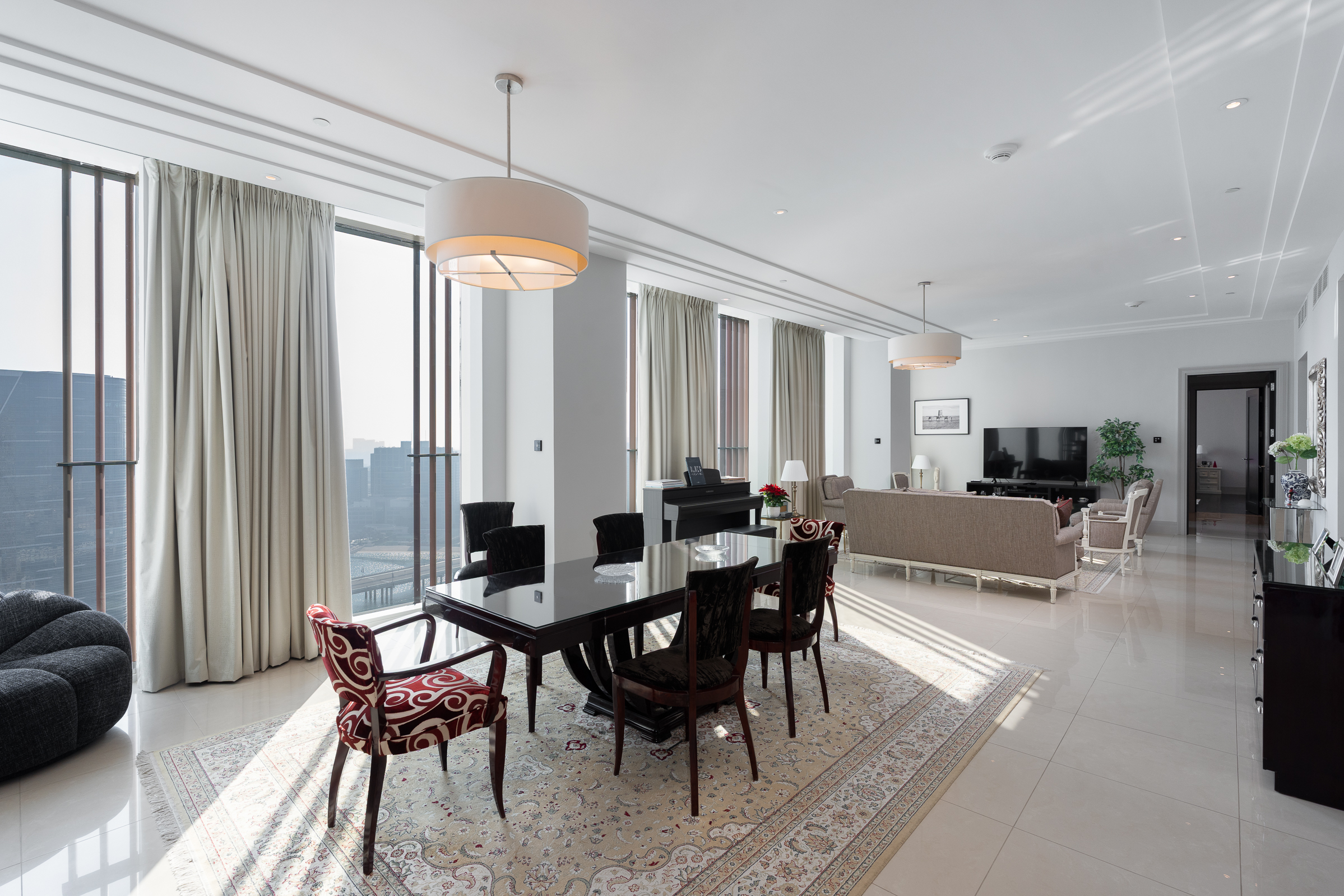 High-Floor Apartment in Four Seasons Overlooking the Sea