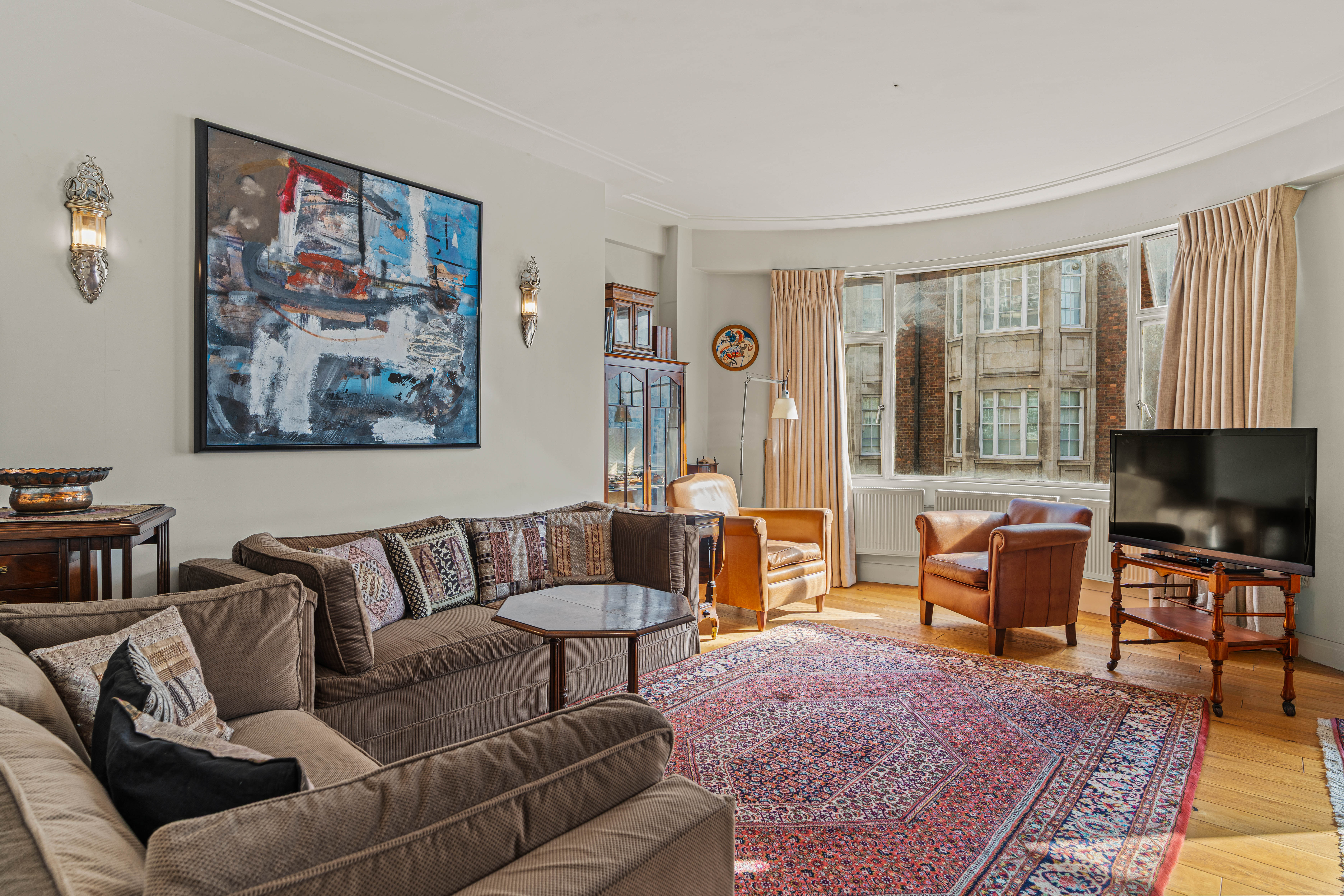 A Bright Two-Bedroom Apartment in Hallam Court, Marylebone